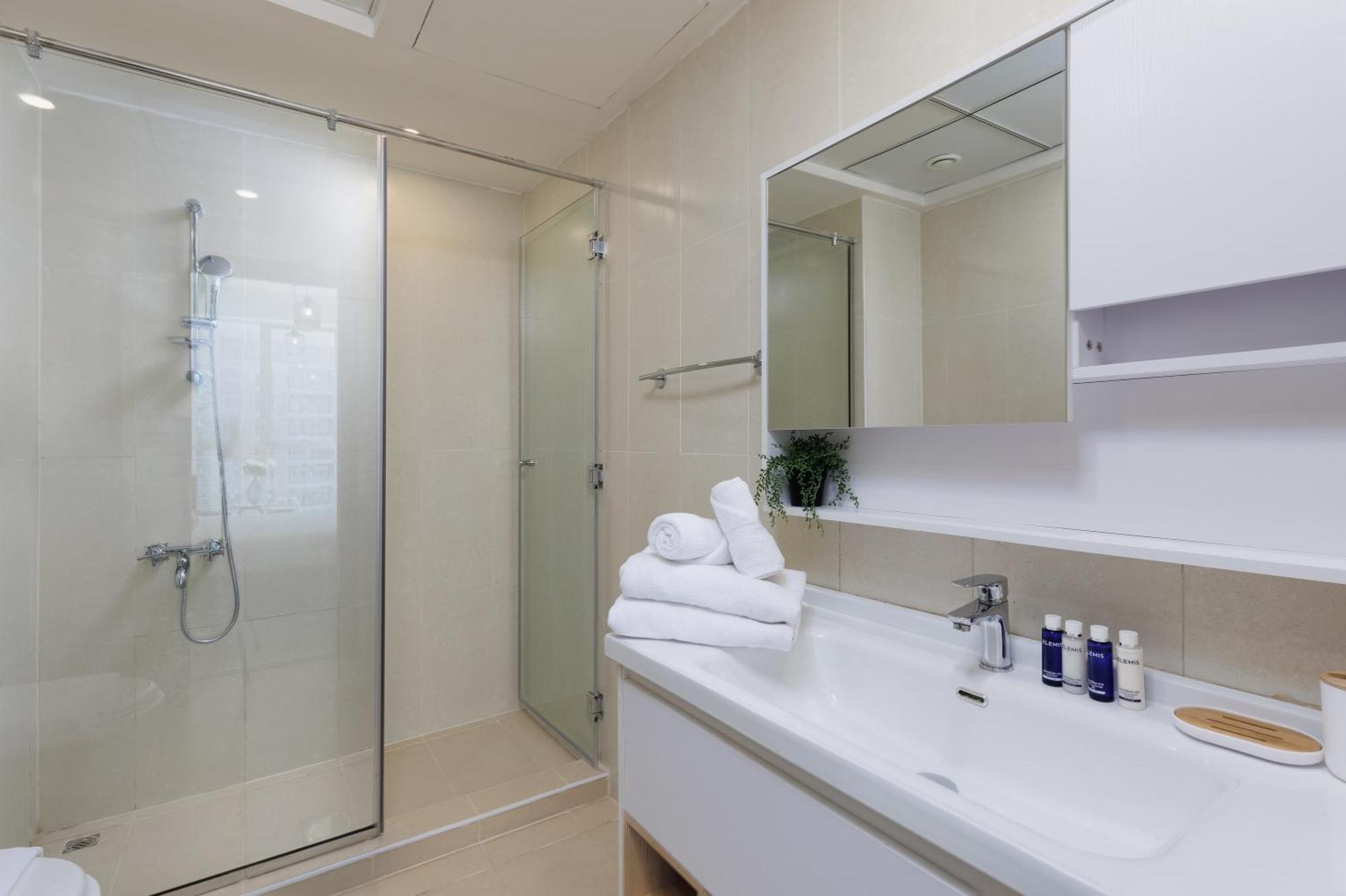 Maison Privee - Modern Urban Retreat In The Heart Of Marina Apartment Dubai