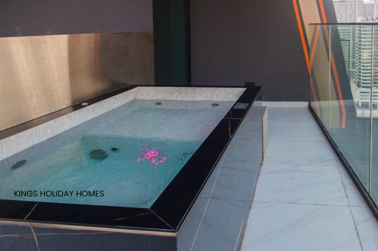 Binghatti Canal , Burj Khalifa View With Private Jacuzzi And Cinema Screen ,kings Apartment Dubai