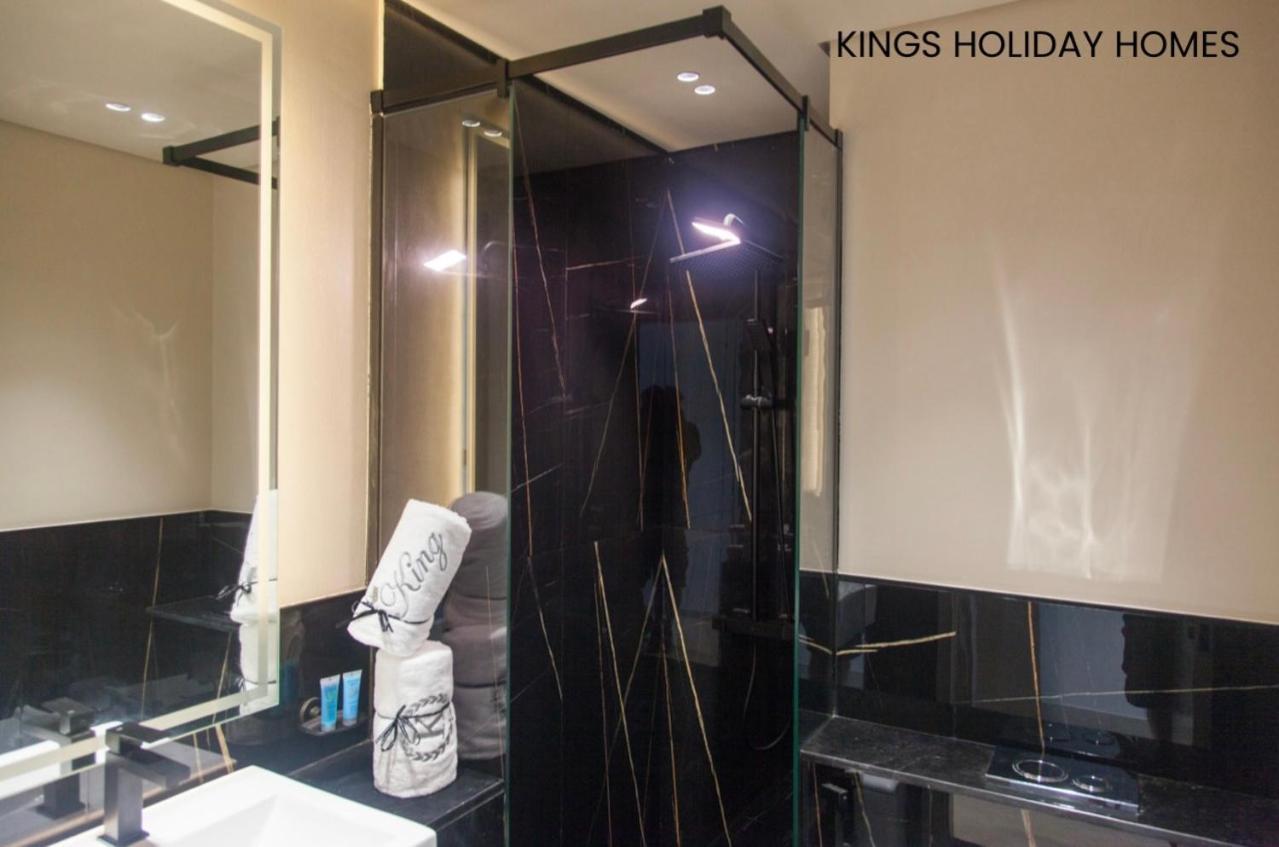 Binghatti Canal , Burj Khalifa View With Private Jacuzzi And Cinema Screen ,kings Apartment