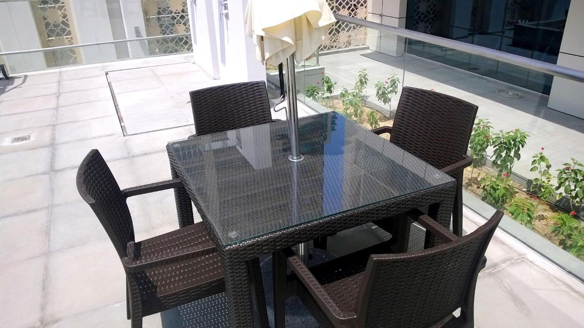 New Stylish 1 Bd In West Avenue Marina