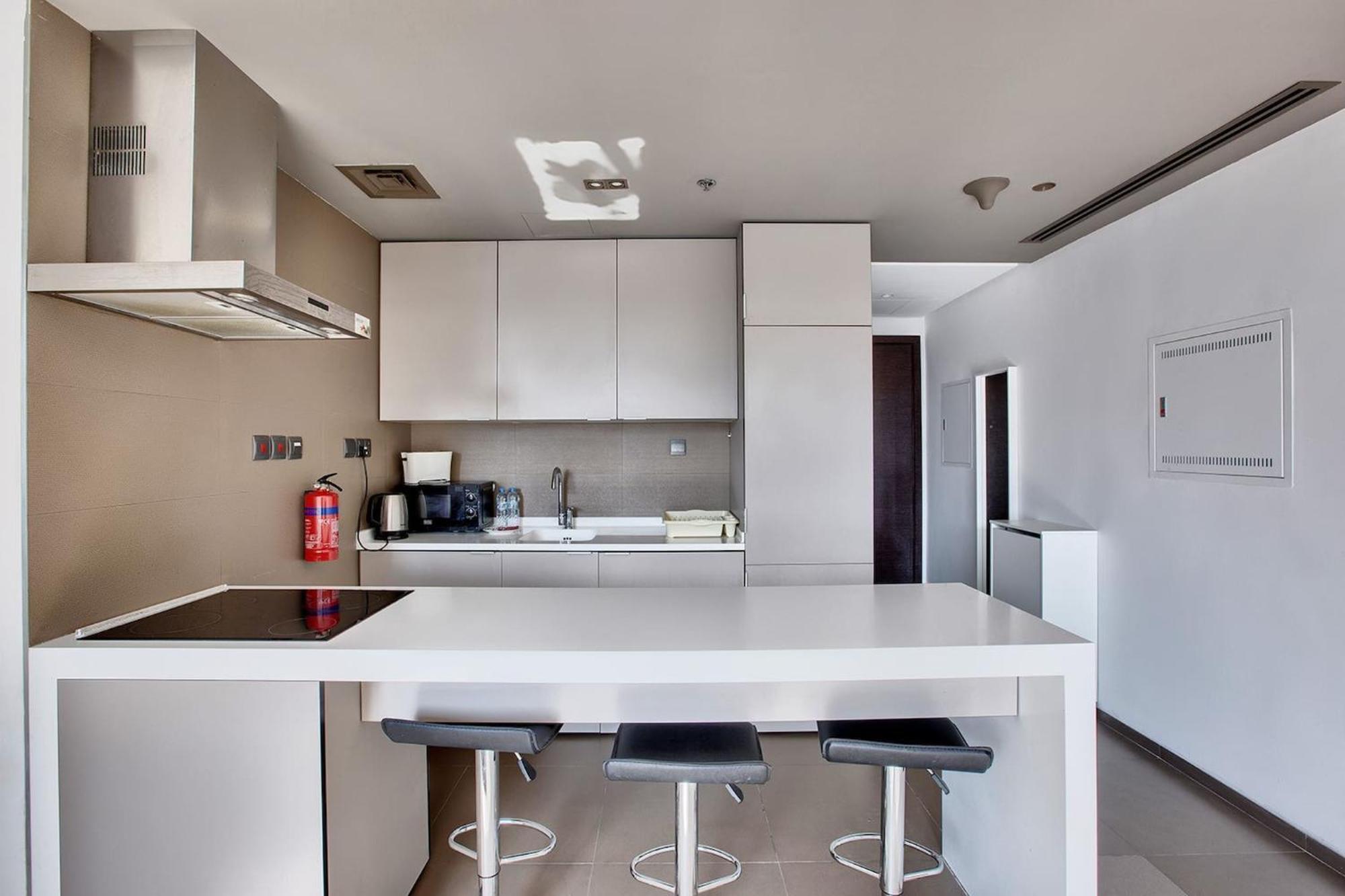 New Stylish 1 Bd In West Avenue Marina