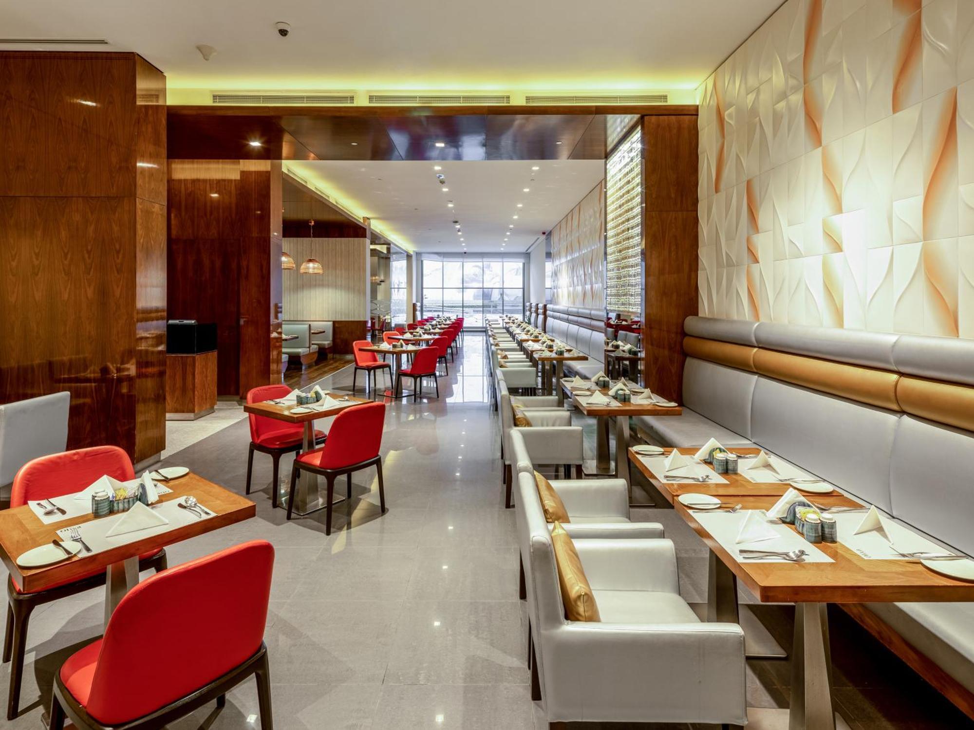 Hotel Flora Al Barsha At The Mall 4*
