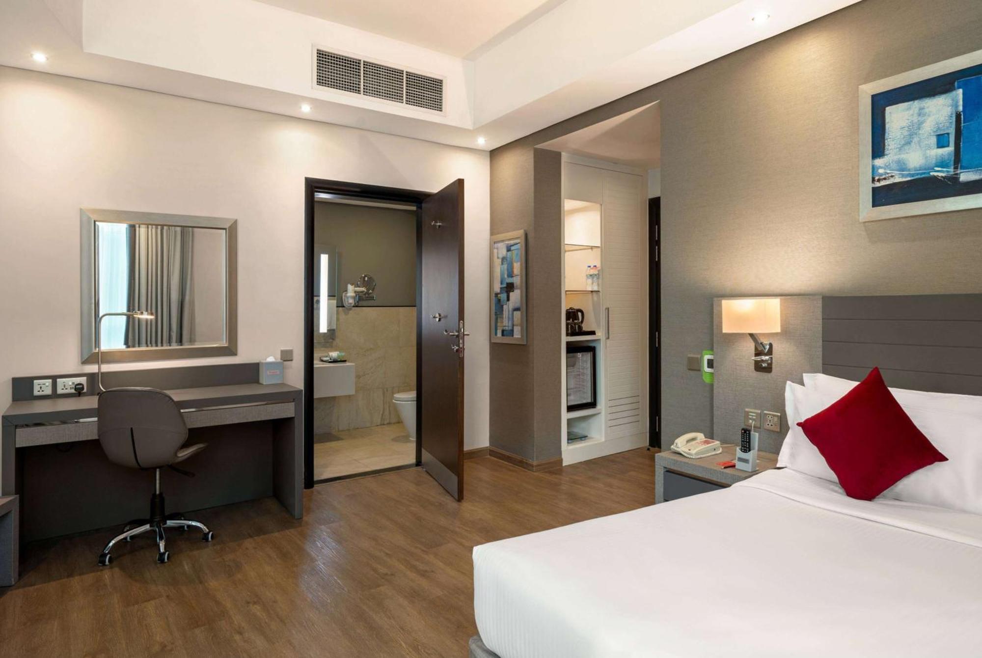 Hotel Ramada By Wyndham Barsha Heights