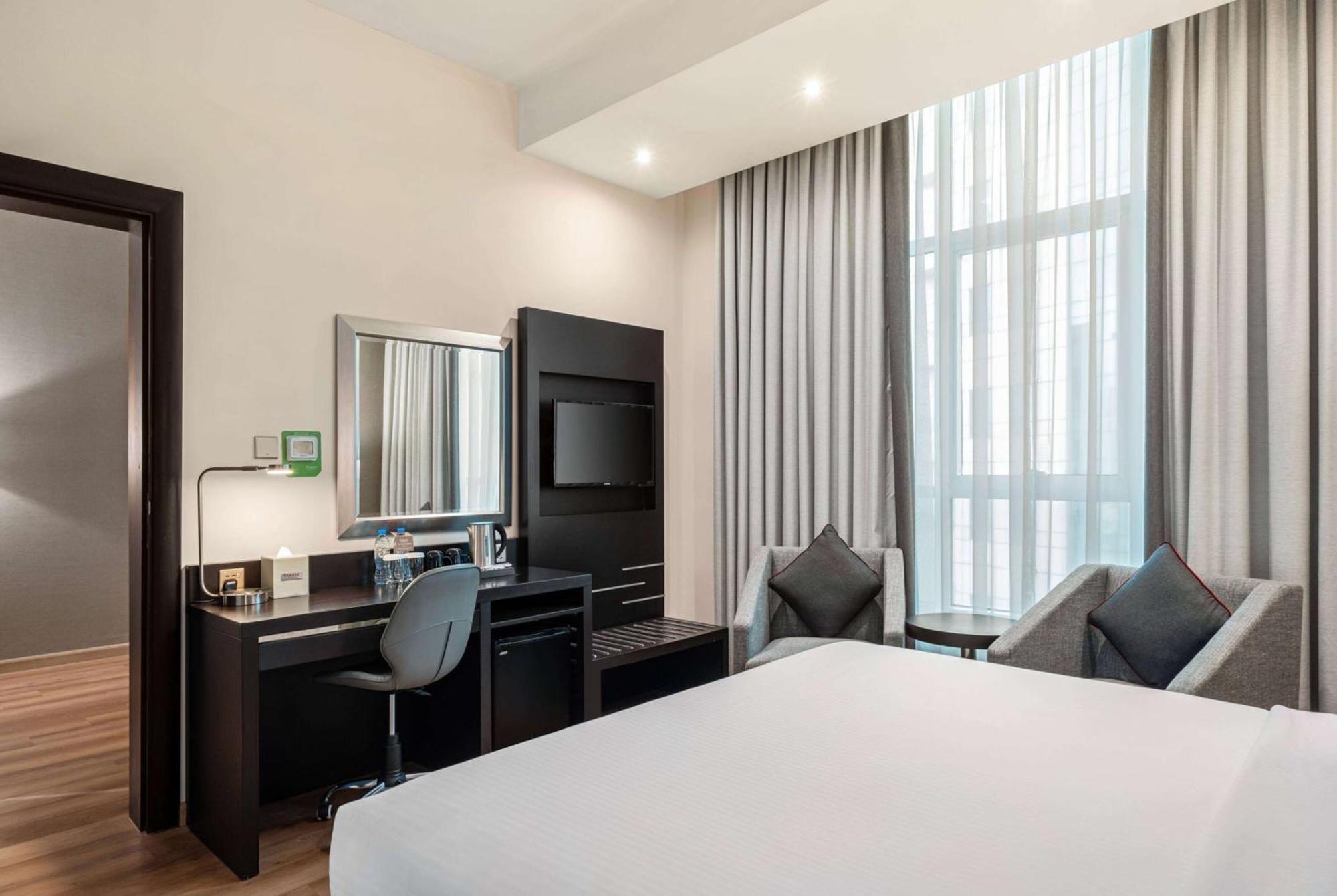 Hotel Ramada By Wyndham Barsha Heights