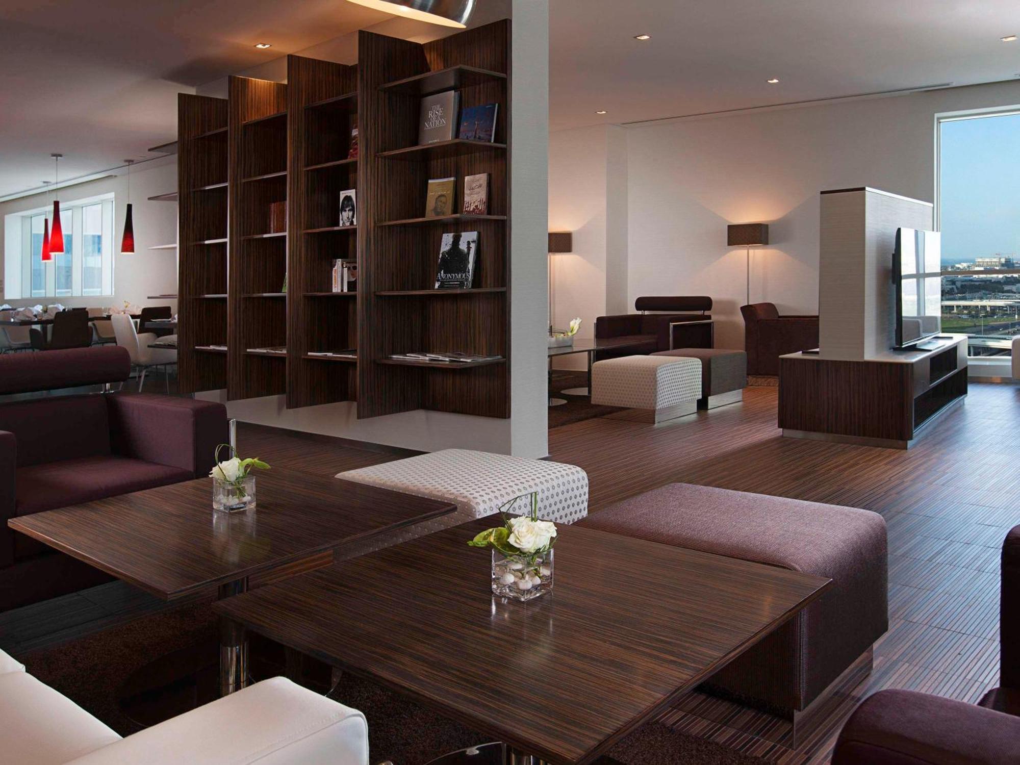 Pullman Jumeirah Lakes Towers 5*