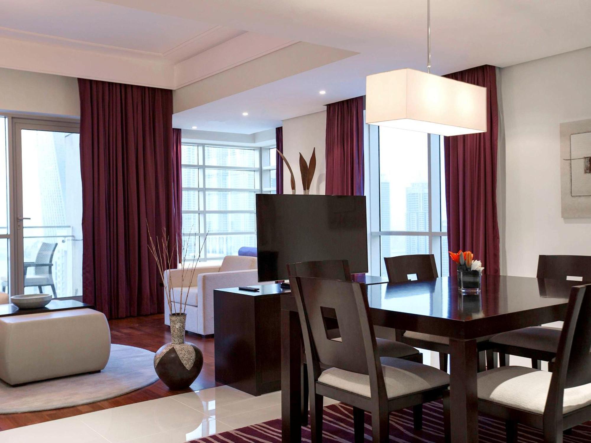 Hotel Pullman Jumeirah Lakes Towers