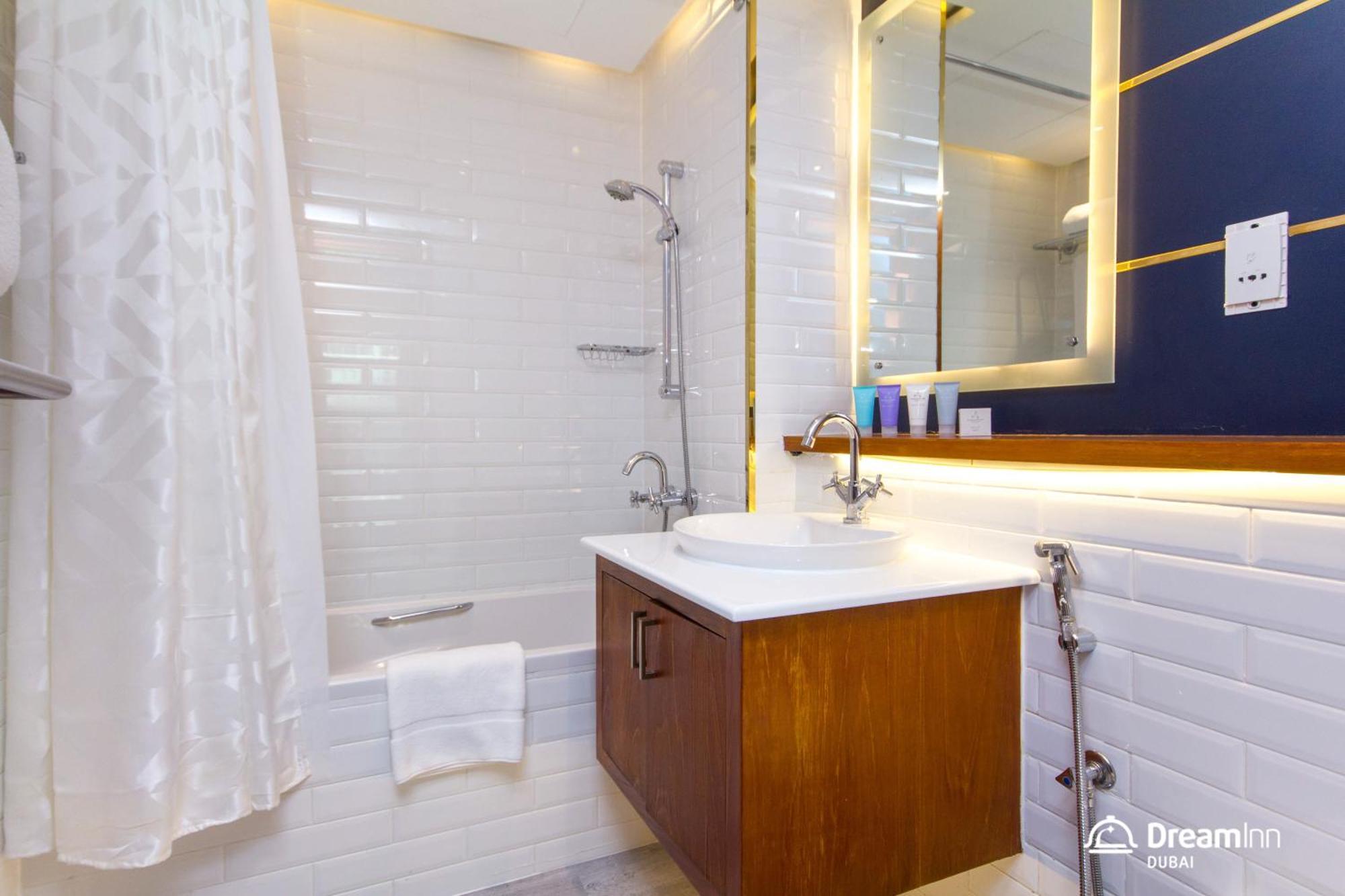 Apartment Dream - Near Marina, Al Sahab Tower