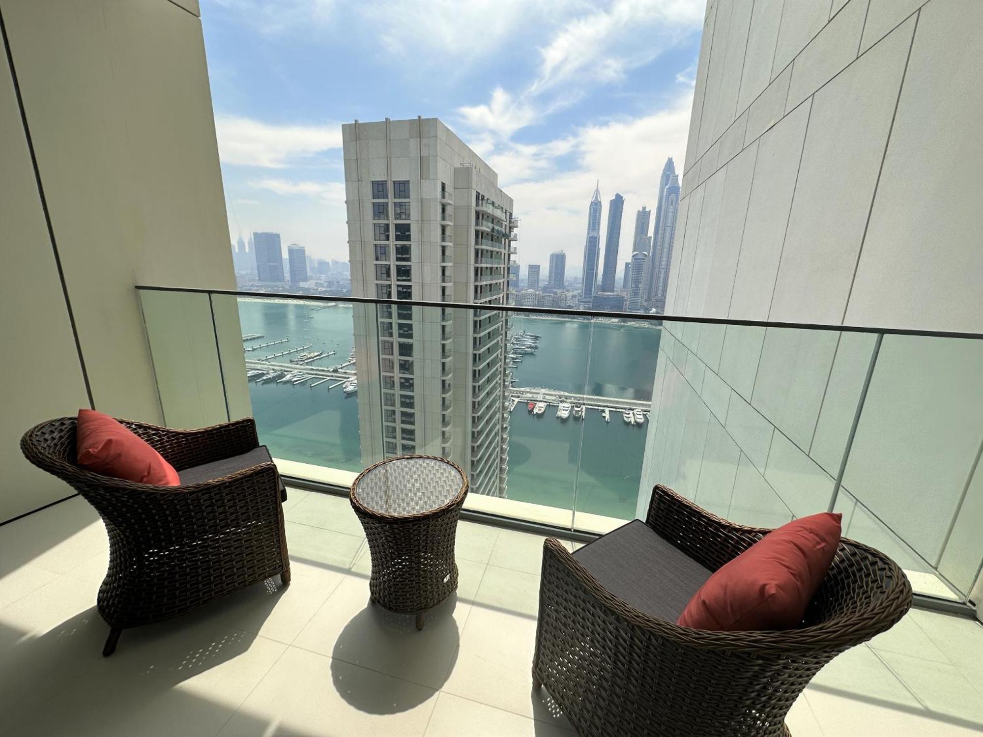 Easygo - Beach Vista Tower 1 - 3 Bedroom & Maid Palm View Apartment Dubai
