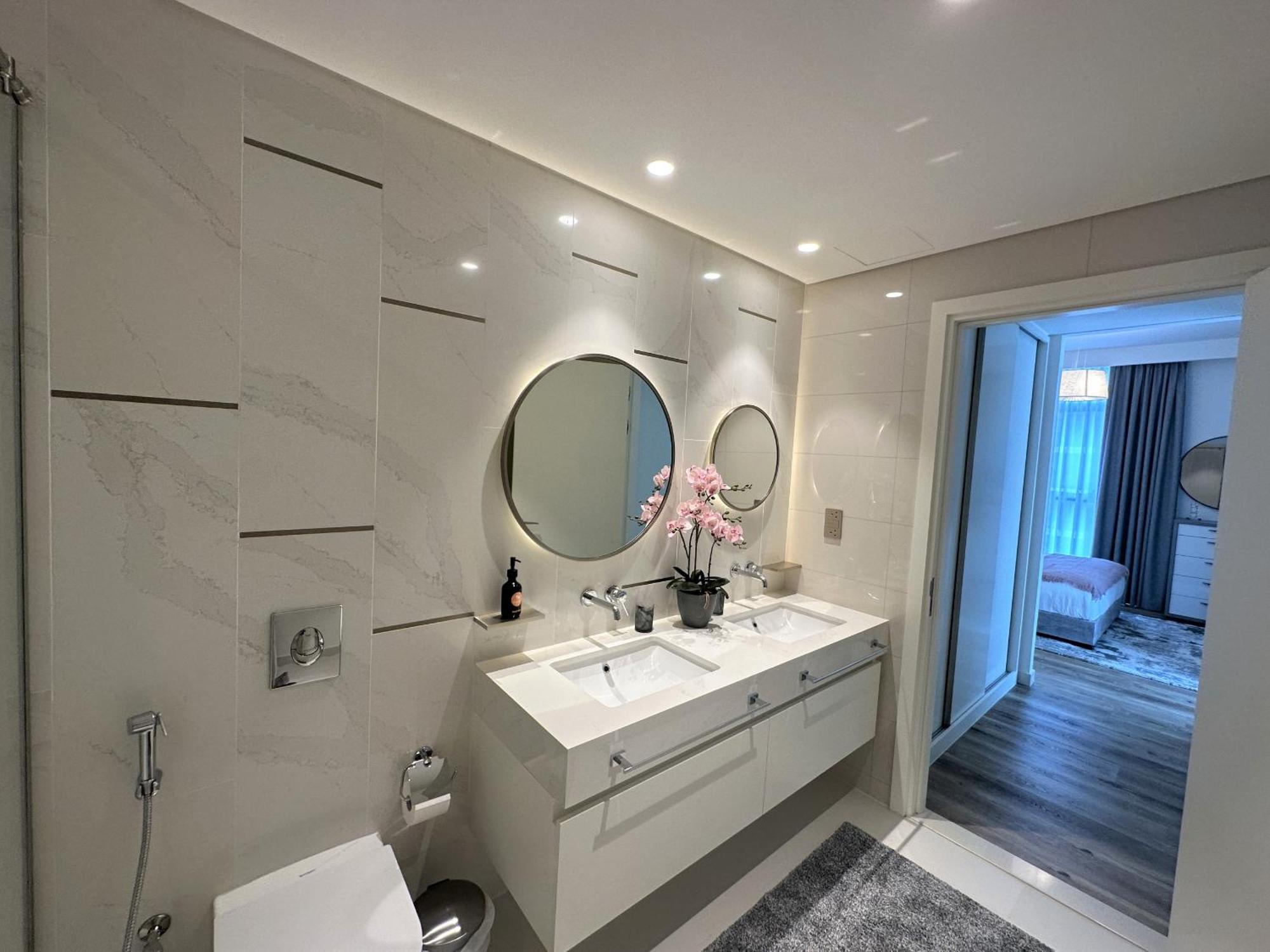 Easygo - Beach Vista Tower 1 - 3 Bedroom & Maid Palm View Apartment
