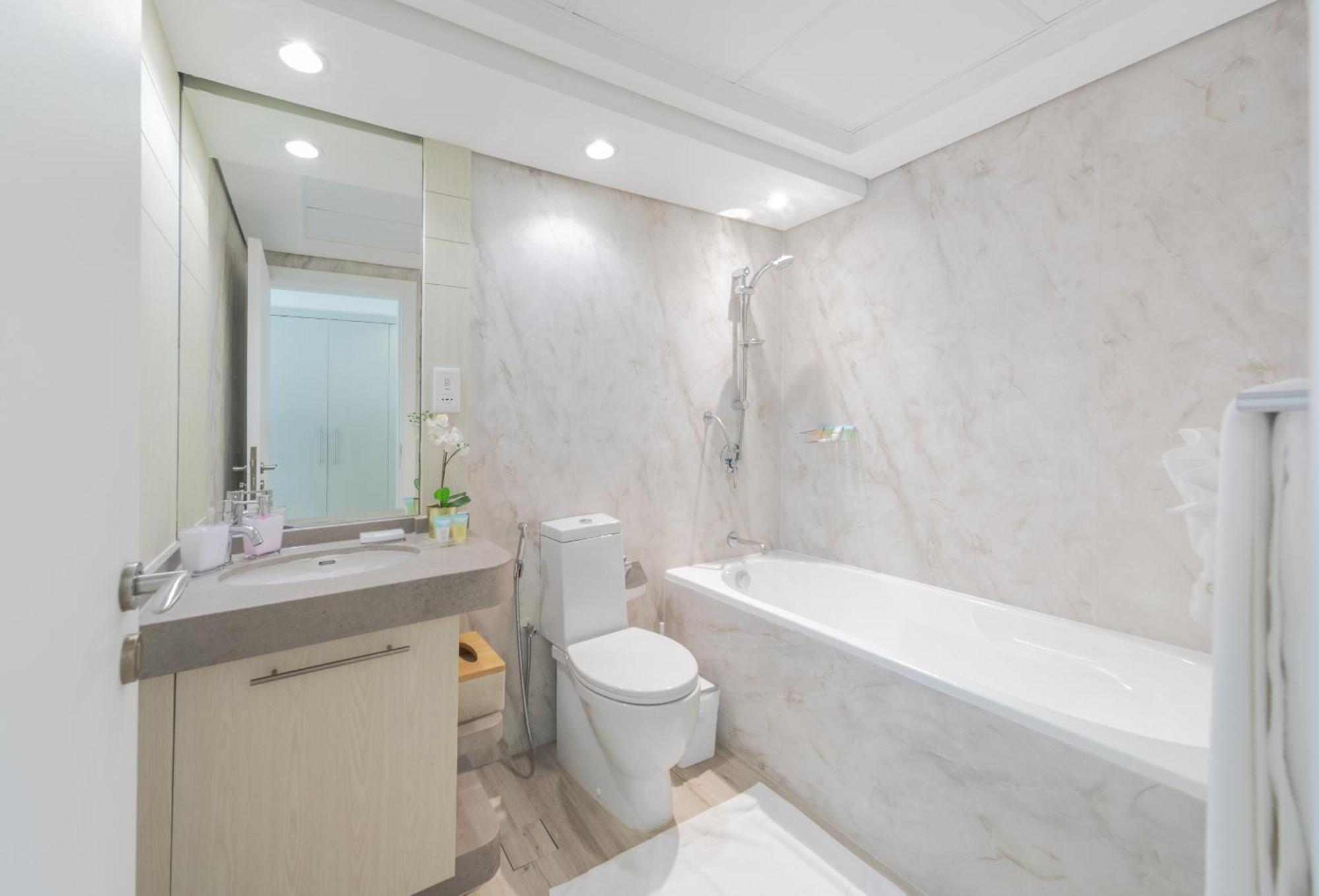 Boutique Living - Burj Views - Renovated * Dubai