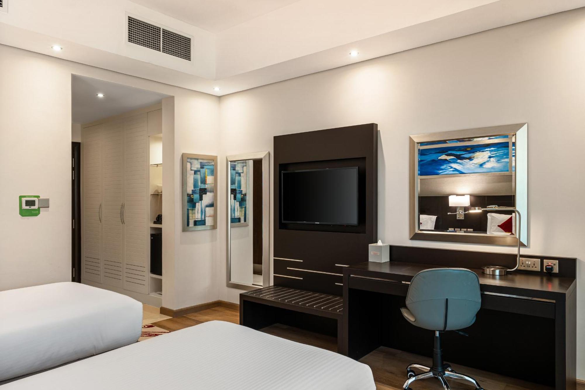 Hotel Ramada By Wyndham Barsha Heights 4*