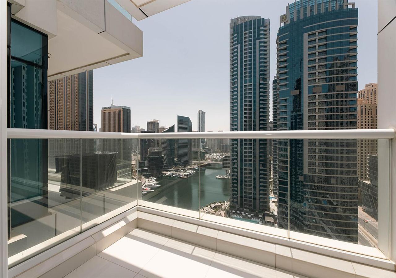 Apartment Stylish Space With Balcony Facing The Marina!