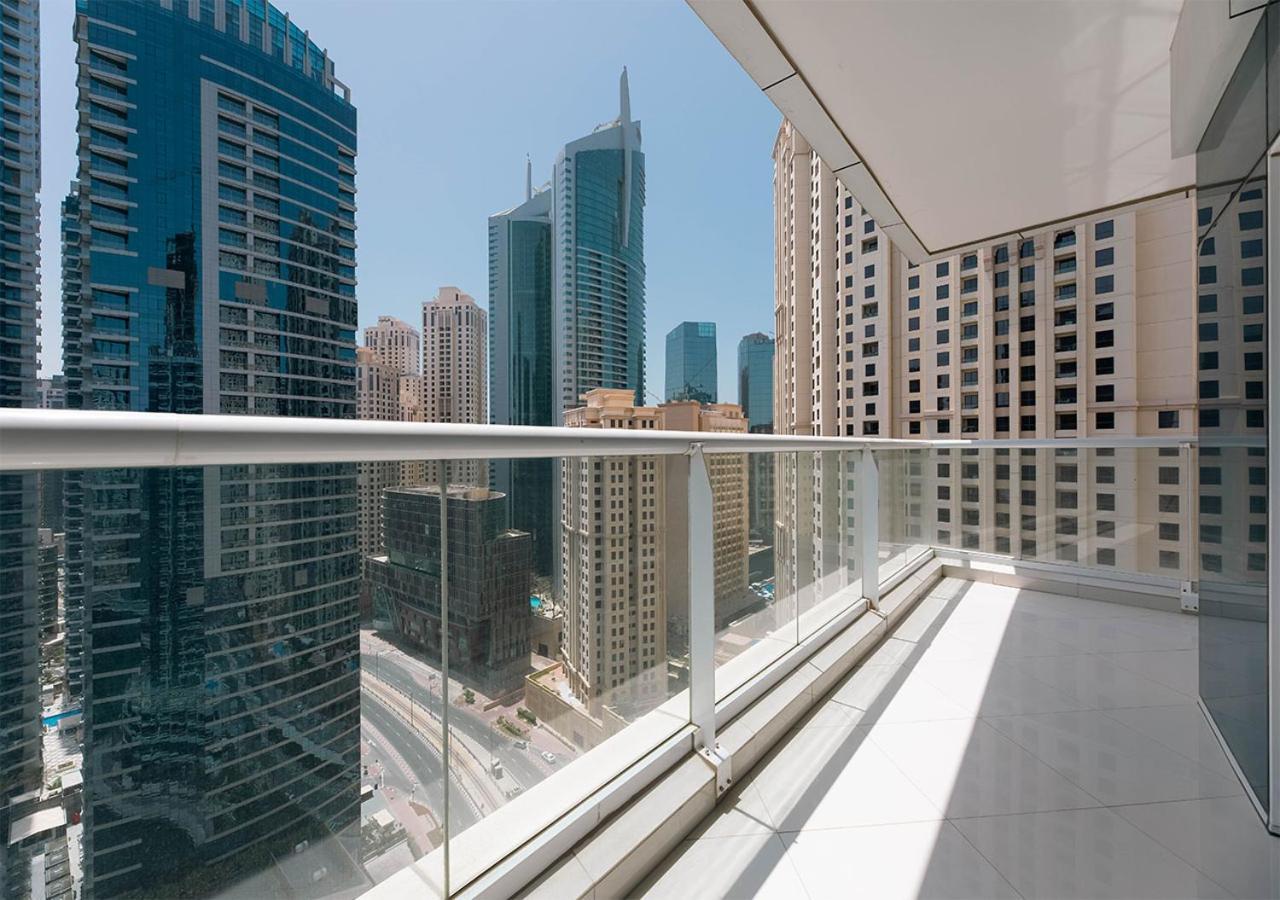 Stylish Space With Balcony Facing The Marina!