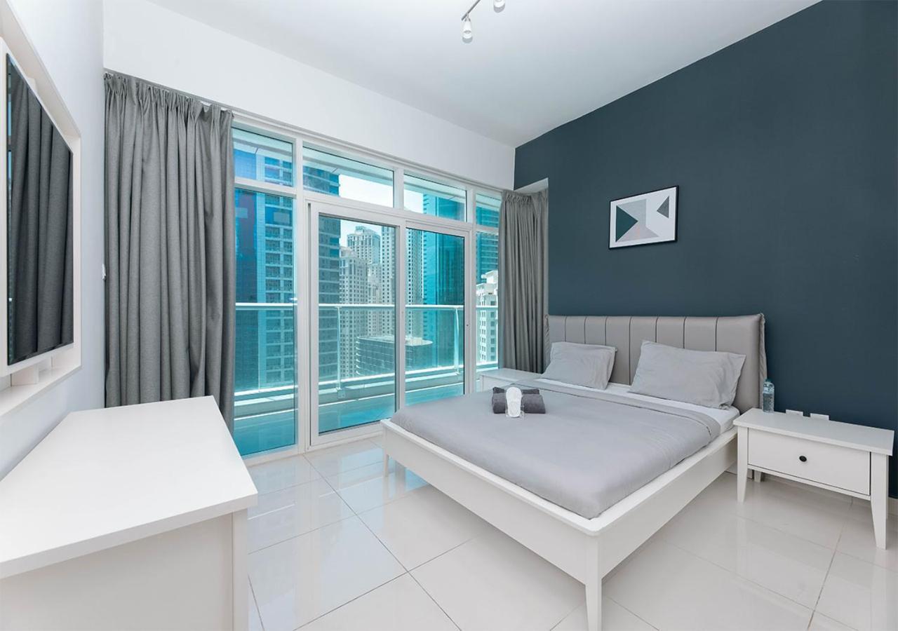 Stylish Space With Balcony Facing The Marina! Dubai