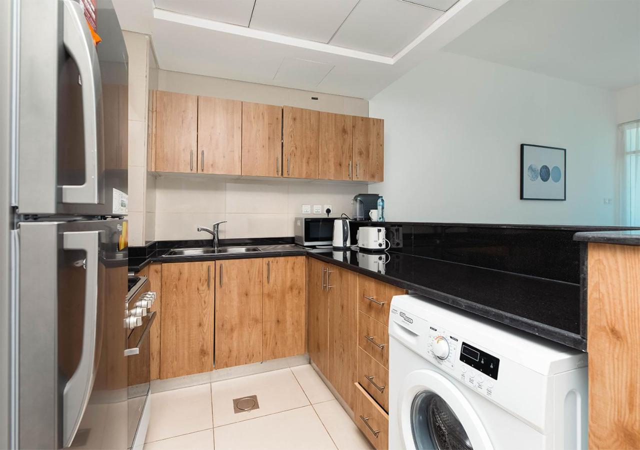 Stylish Space With Balcony Facing The Marina!