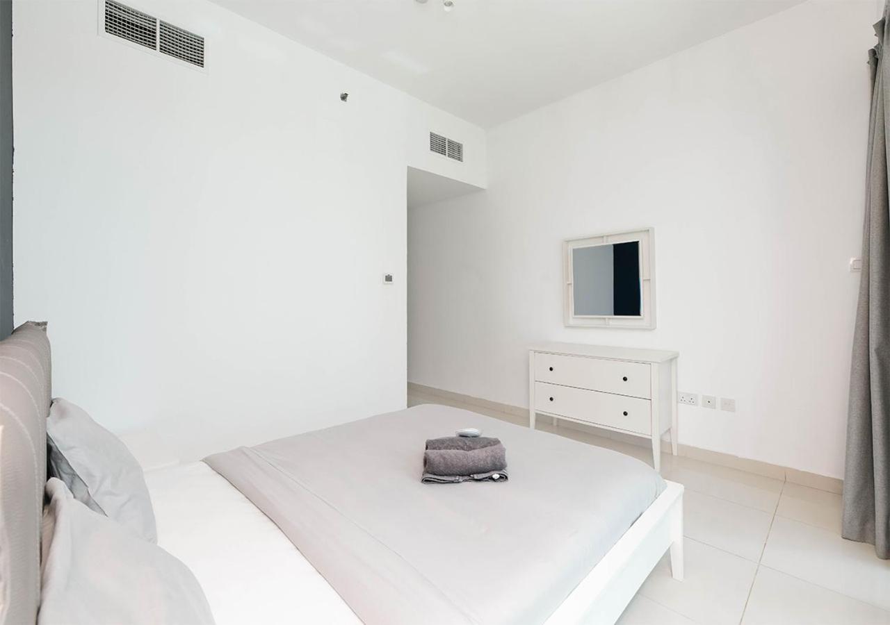 Stylish Space With Balcony Facing The Marina! Dubai