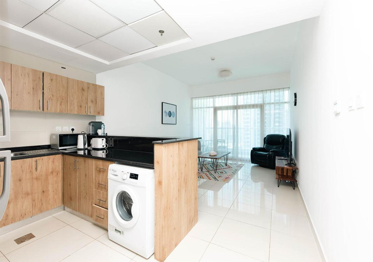 Stylish Space With Balcony Facing The Marina! *
