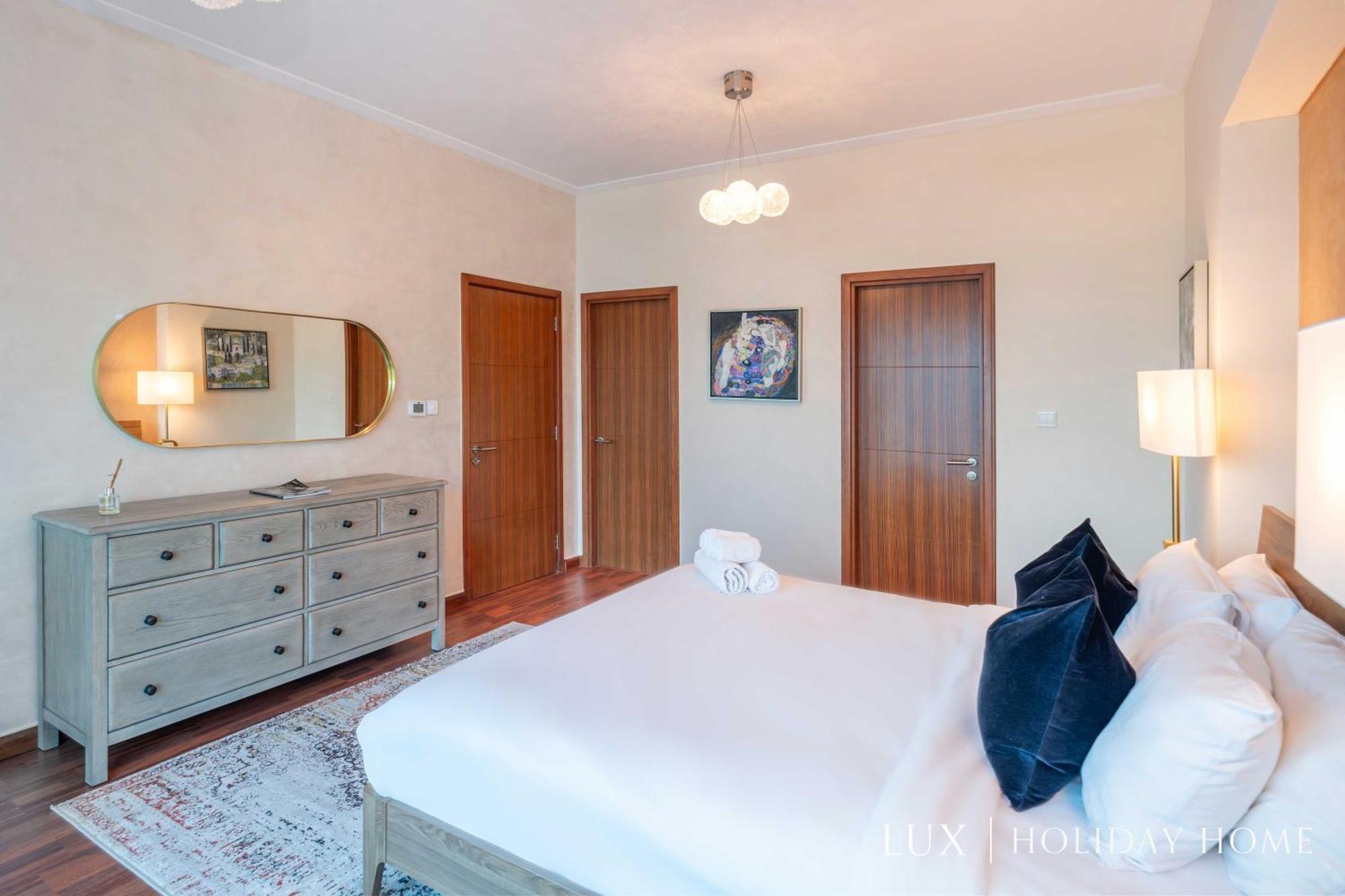Lux - The Scenic Space Marina View Apartment *