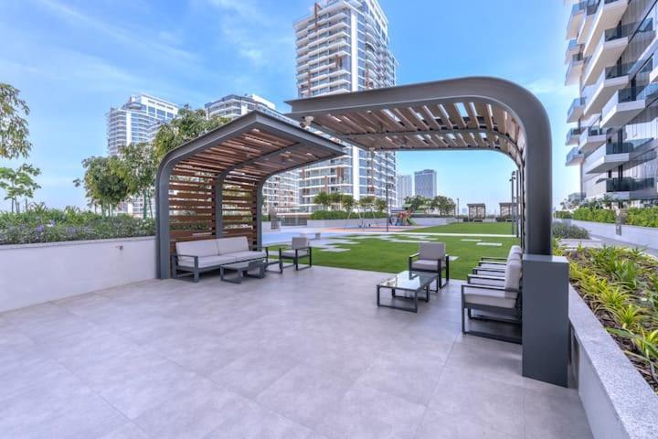 Apartment Vogue Al Wasl 1 West 13th Floor With Large Balcony For View Of Sheikh Zaid Road And One Za'abeel Tower And Burj Khalifa, Walkable To Metro With Easy Access To Sheikh Zayed Road & World Trade Centre Dubai