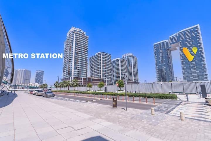 Vogue Al Wasl 1 West 13th Floor With Large Balcony For View Of Sheikh Zaid Road And One Za'abeel Tower And Burj Khalifa, Walkable To Metro With Easy Access To Sheikh Zayed Road & World Trade Centre * Dubai