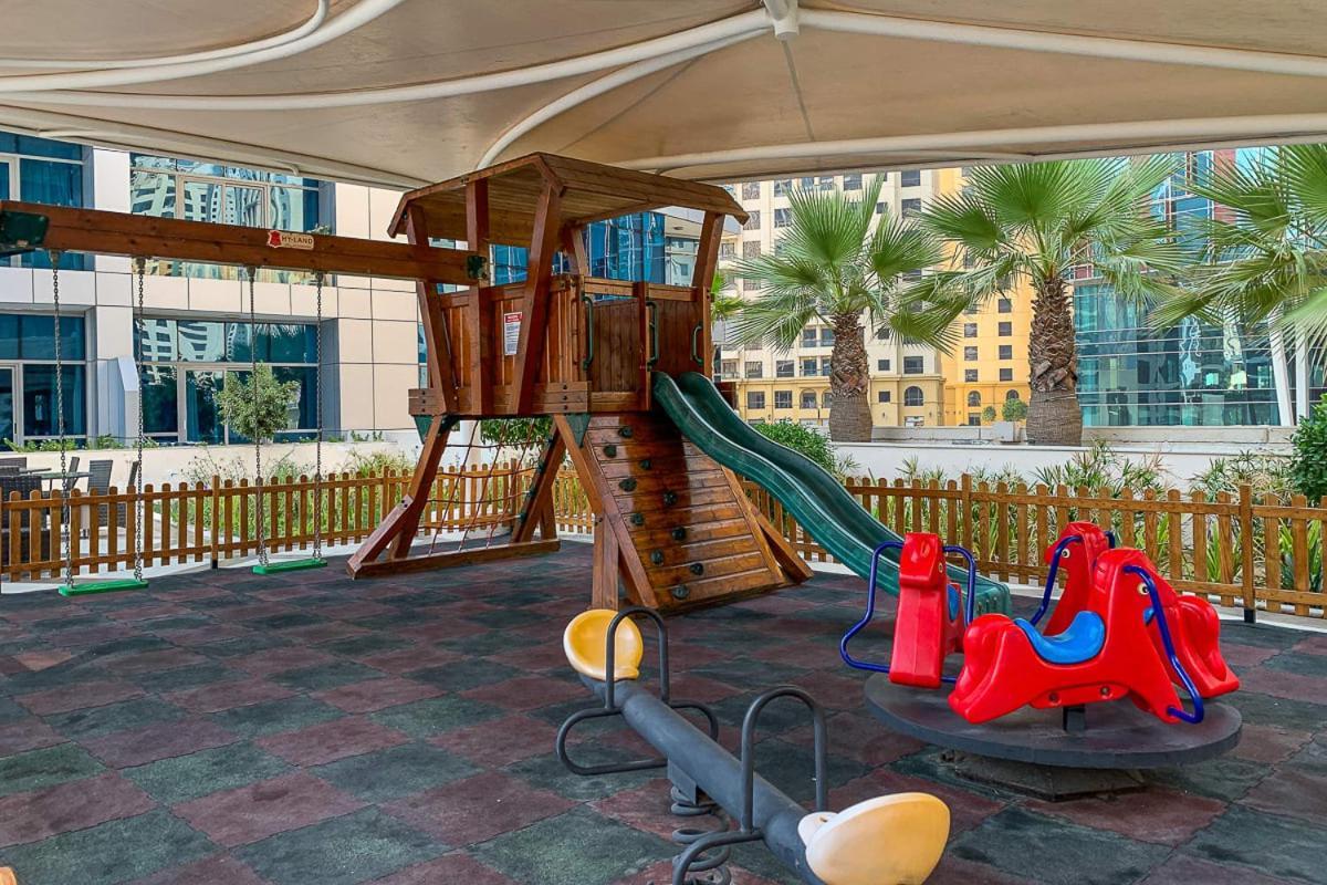 Frank Porter - Bay Central * Dubai