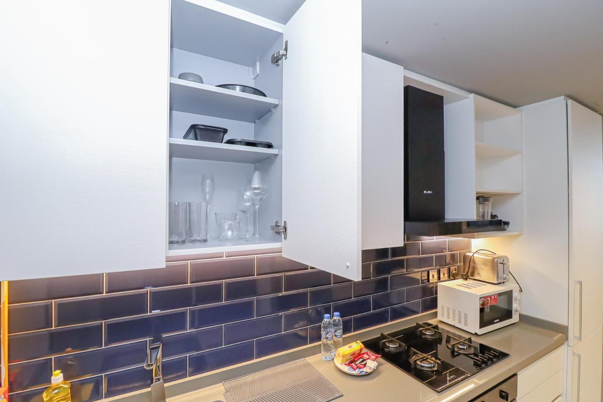 Apartment Chic With Balcony 5 Mins Walk To Mall *