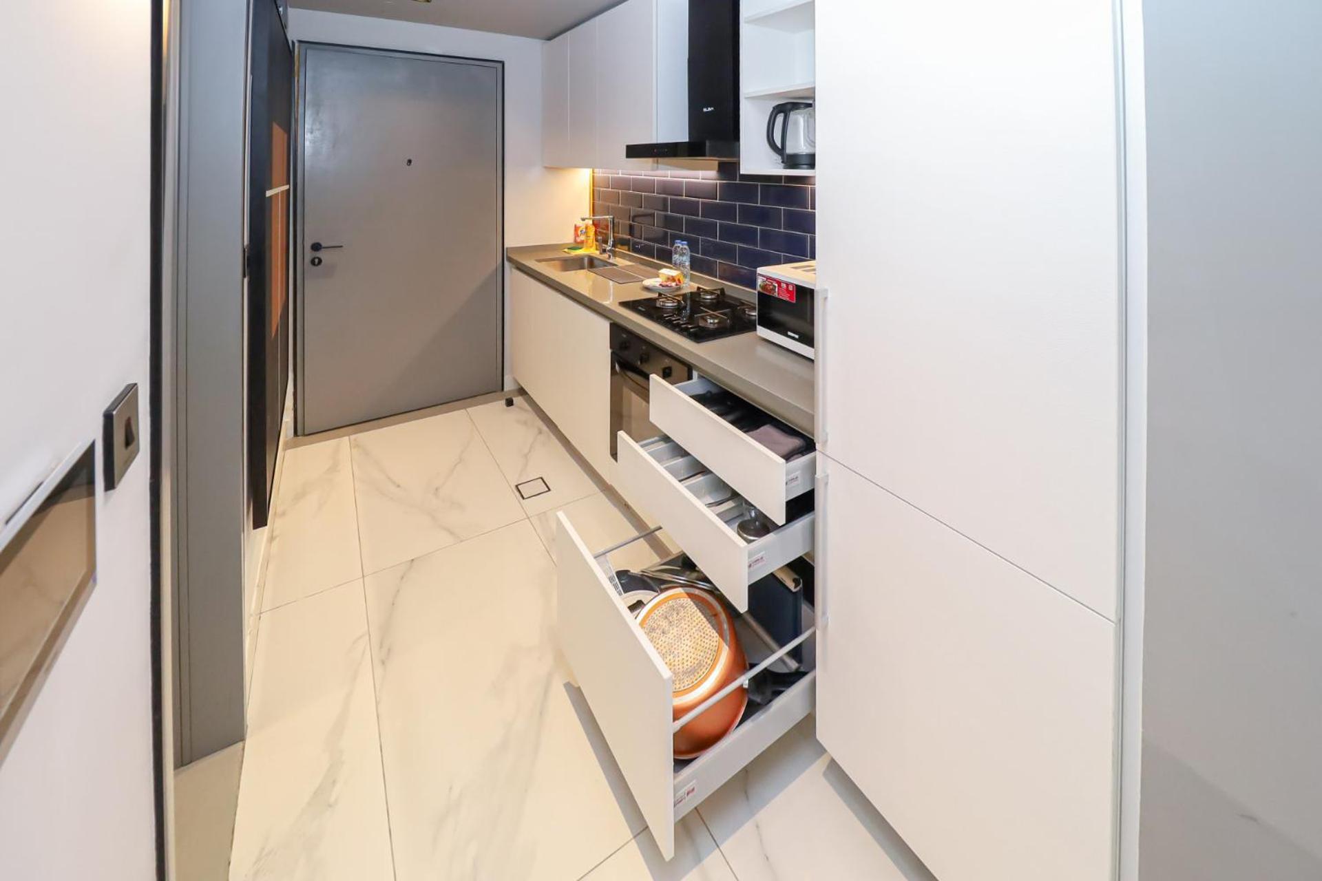 Apartment Chic With Balcony 5 Mins Walk To Mall *