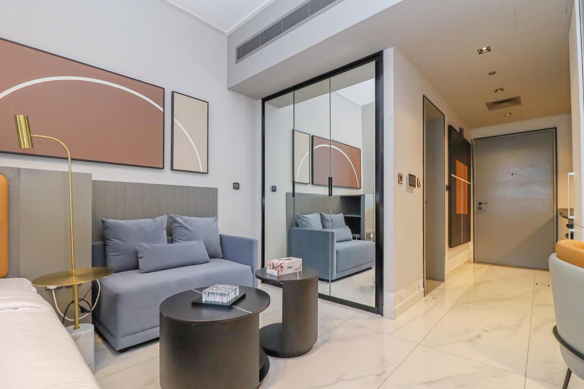 Apartment Chic With Balcony 5 Mins Walk To Mall Dubai