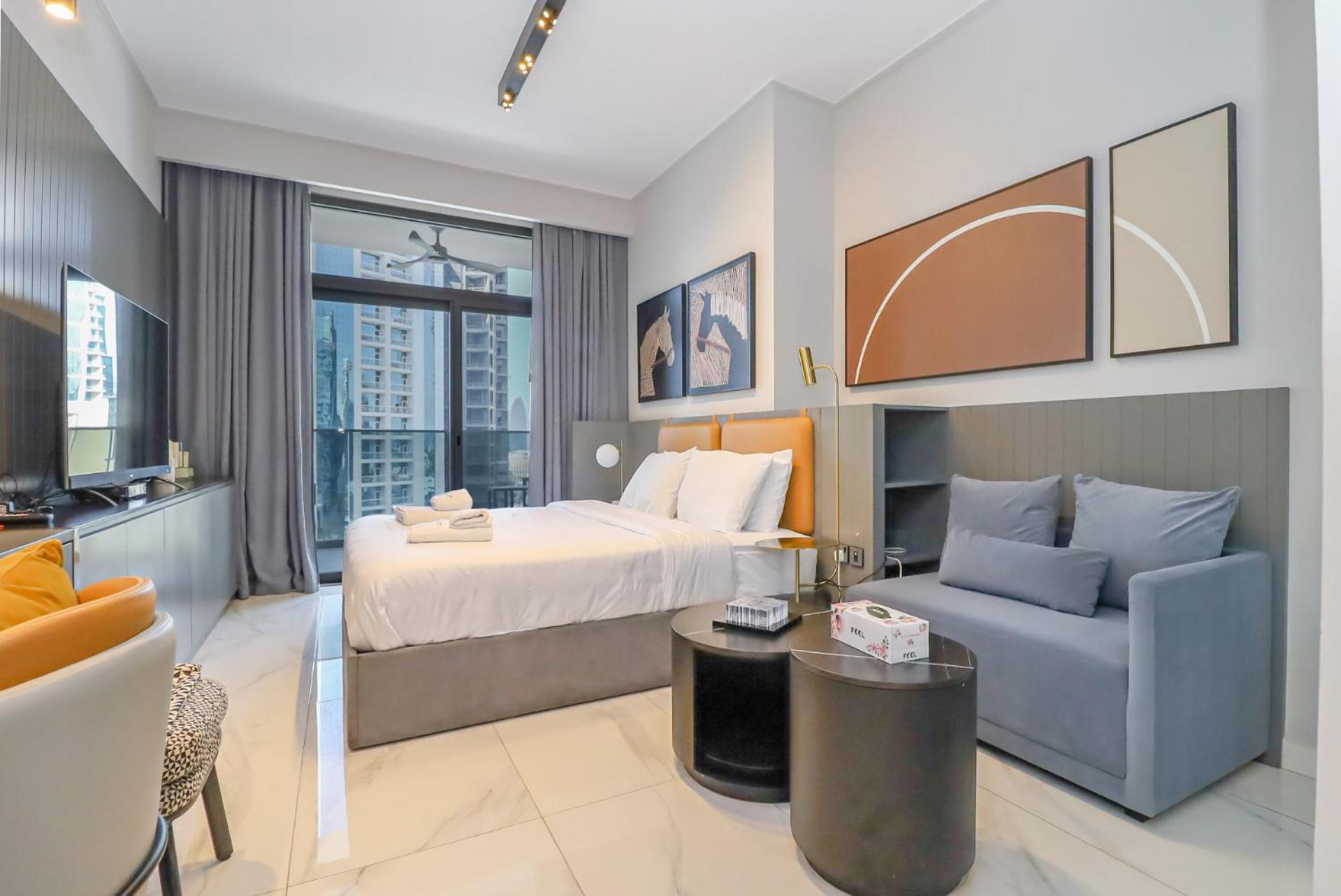 Chic With Balcony 5 Mins Walk To Mall