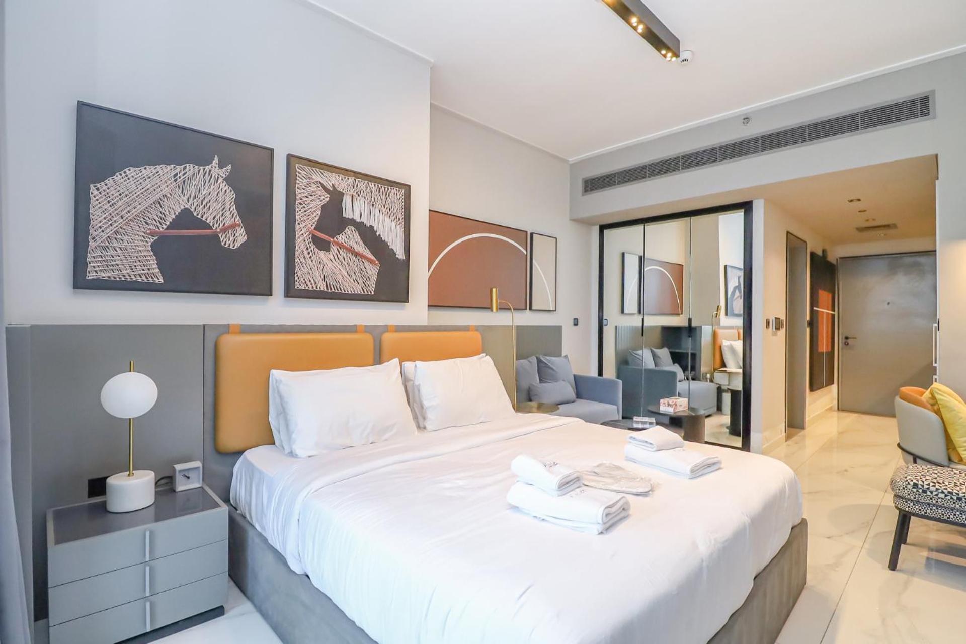 Chic With Balcony 5 Mins Walk To Mall Apartment Dubai
