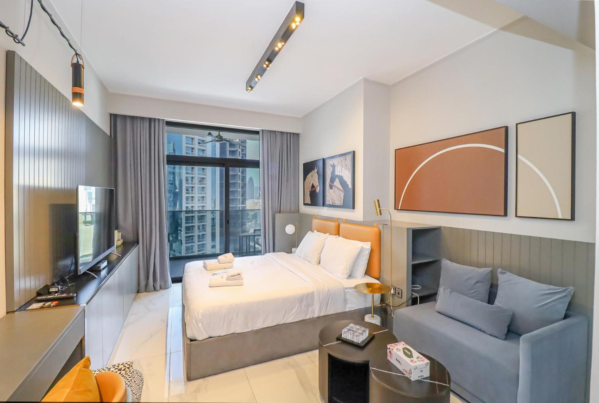 Chic With Balcony 5 Mins Walk To Mall Dubai