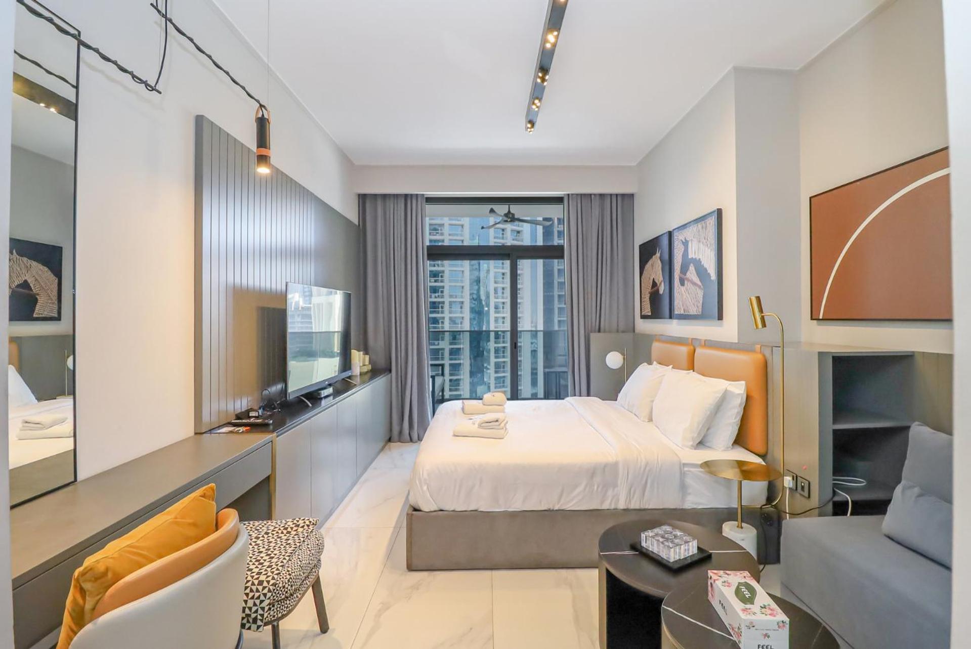 Chic With Balcony 5 Mins Walk To Mall