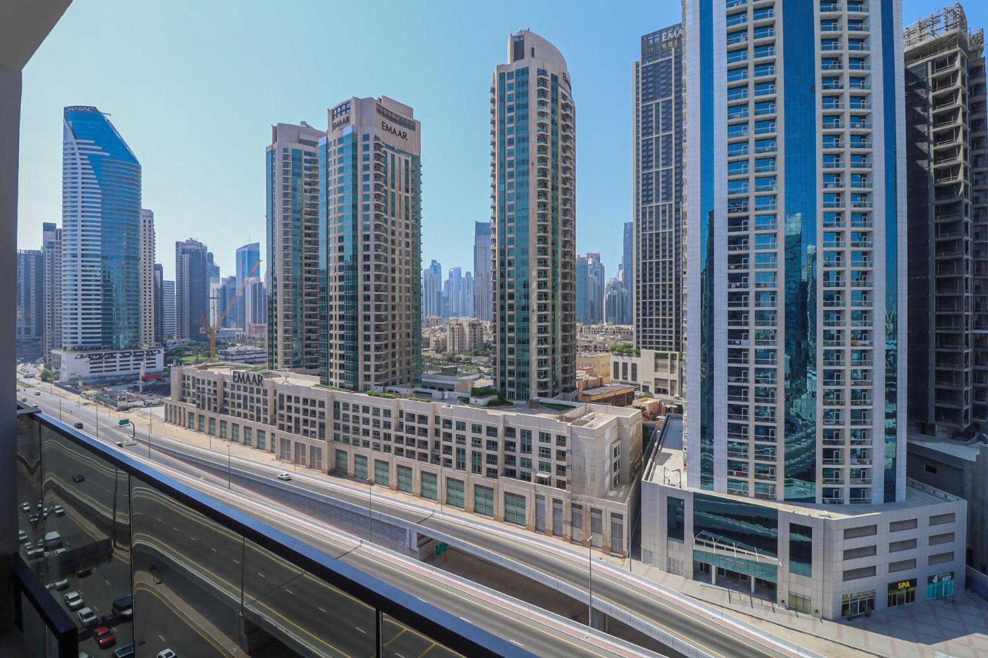 Apartment Chic With Balcony 5 Mins Walk To Mall *