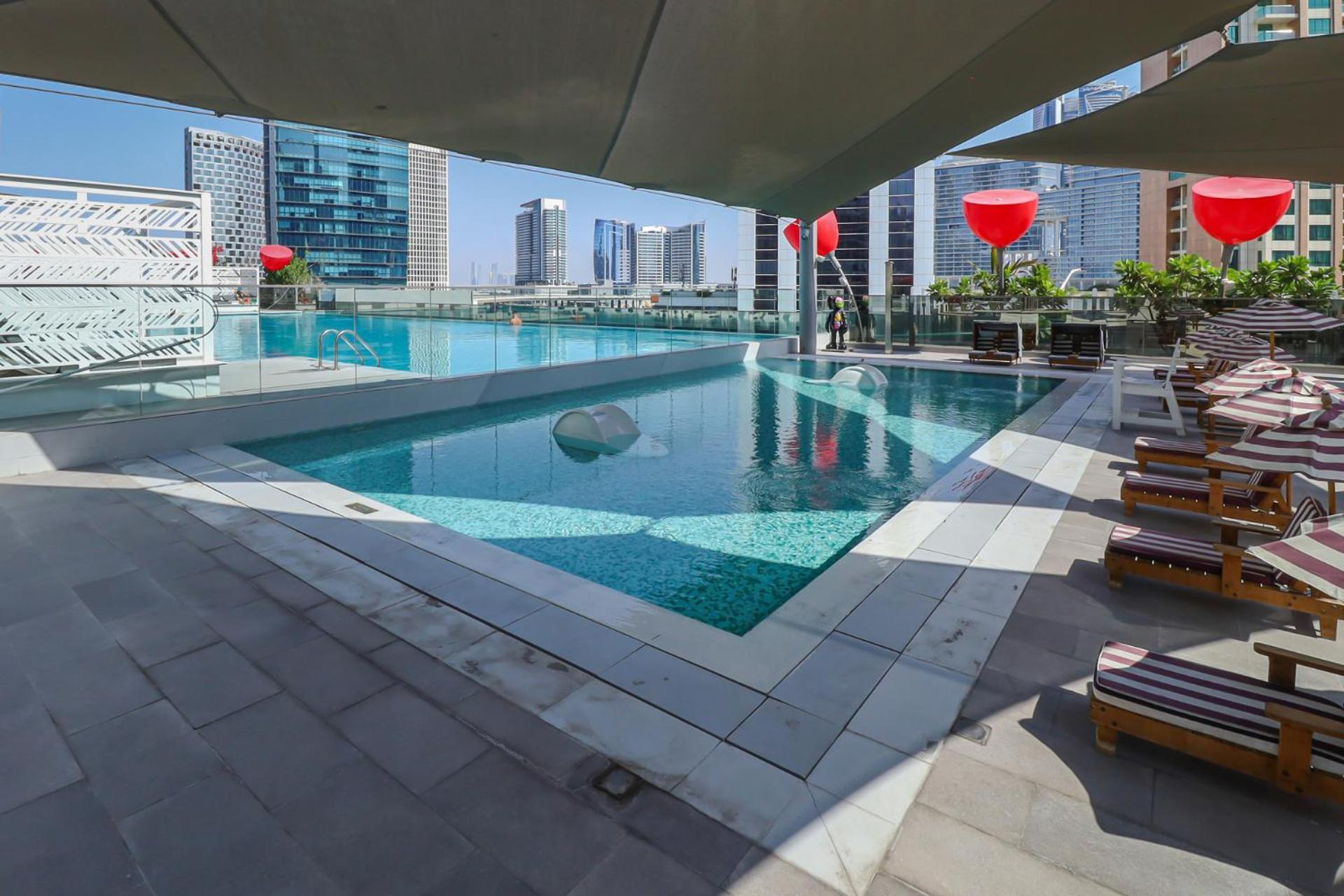 Chic With Balcony 5 Mins Walk To Mall *