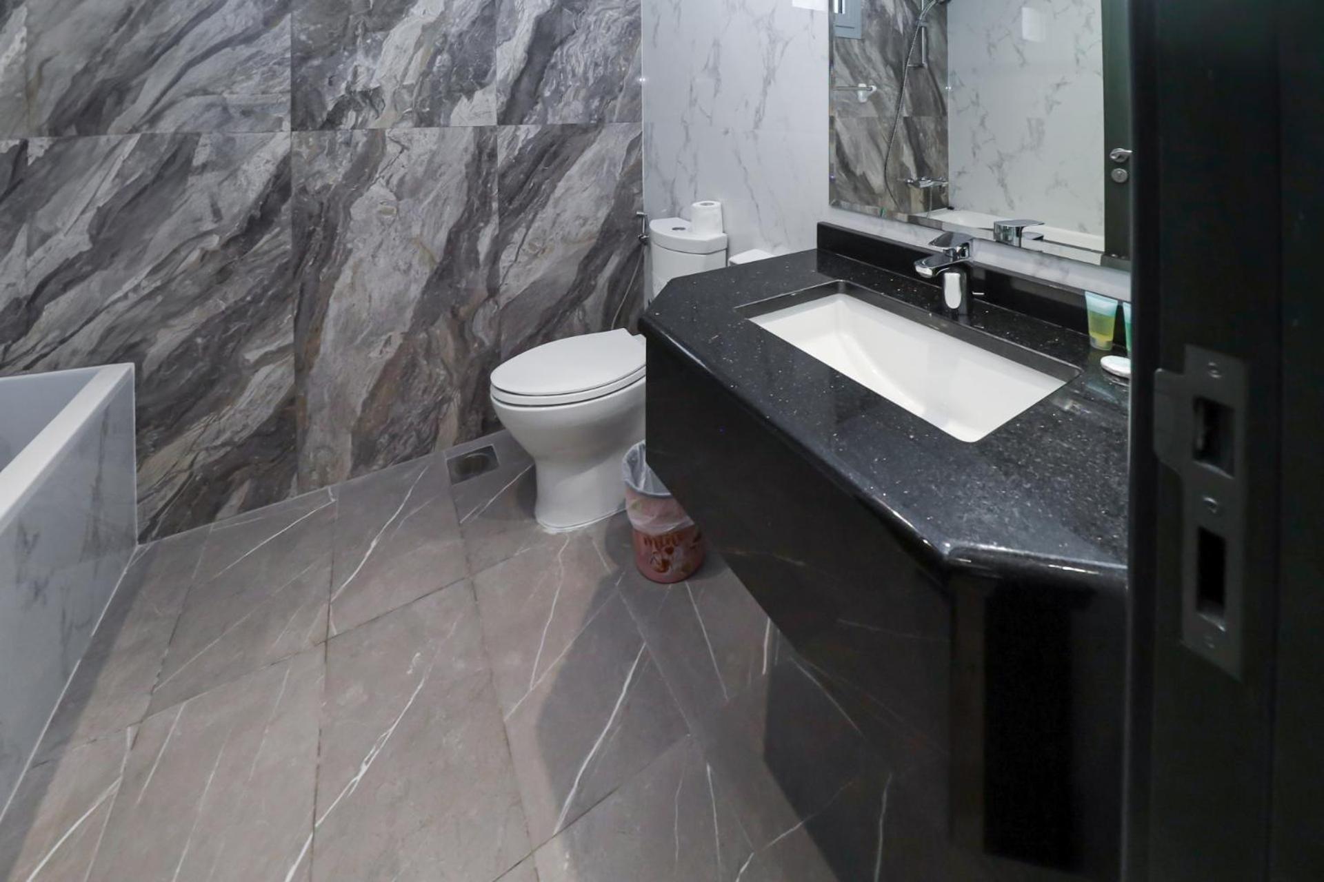 Serene Escape I Canal View I Fast Wi-fi Apartment *