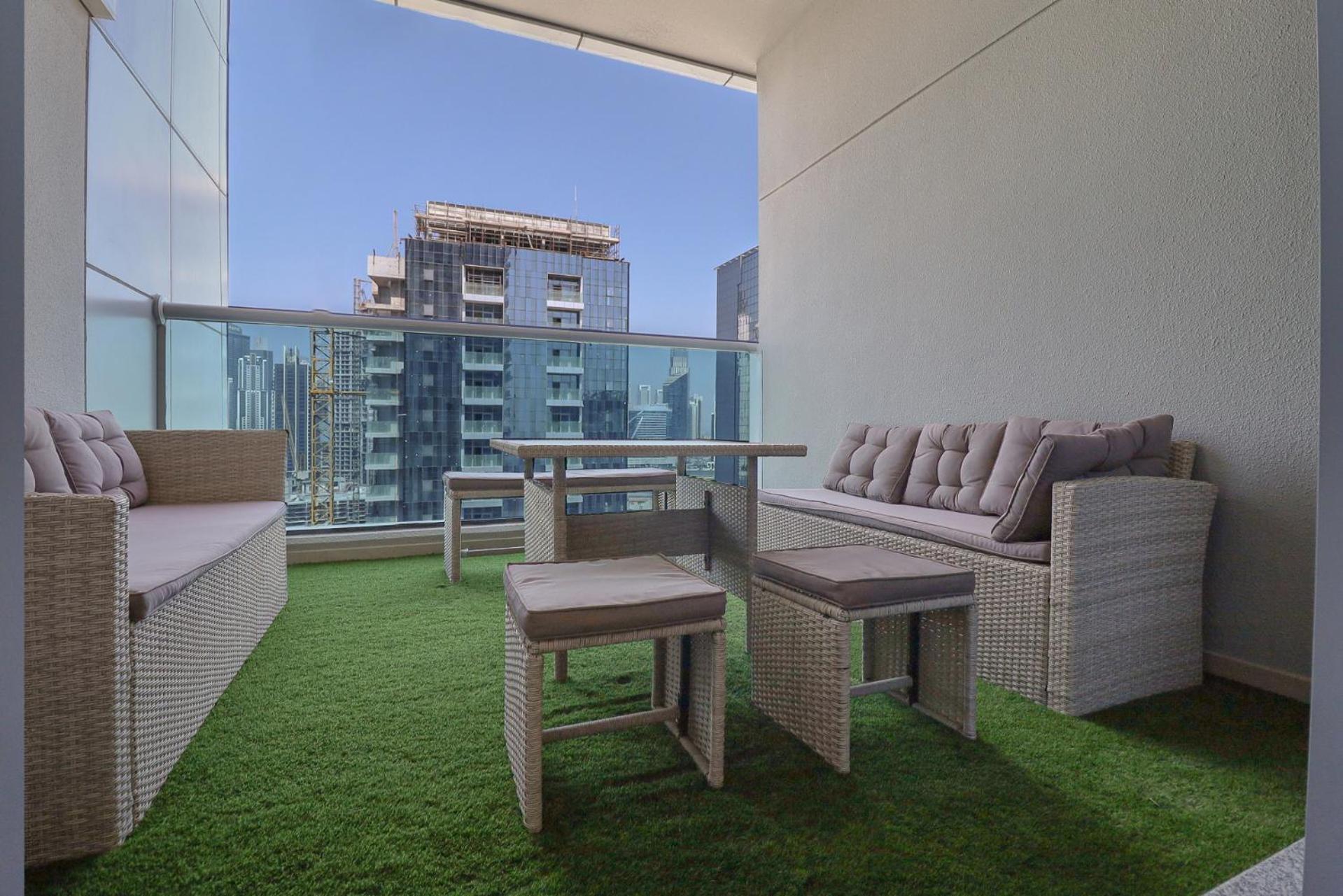 Serene Escape I Canal View I Fast Wi-fi Apartment Dubai