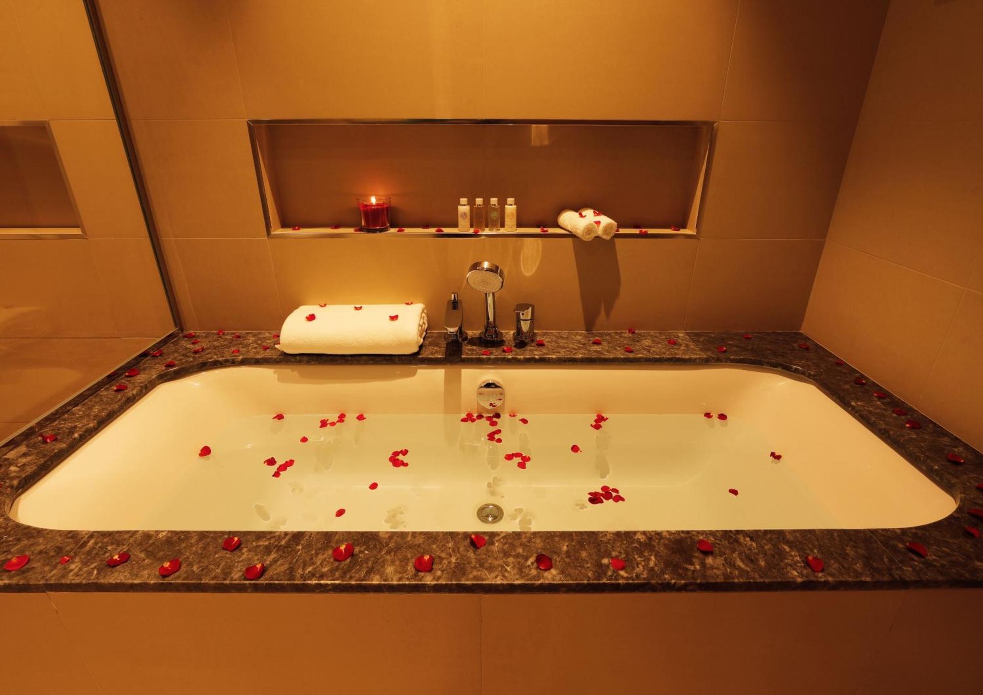 Elegant With Direct Access To Mall * Dubai