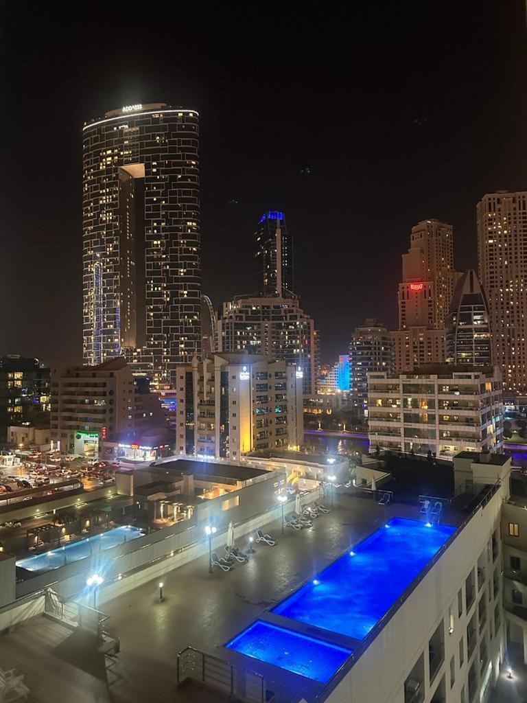 Apartment Success Luxury - 5 Min Away Marina Corniche - Free Housekeeping Provided Everyday-24-7 Staff Available For Services *