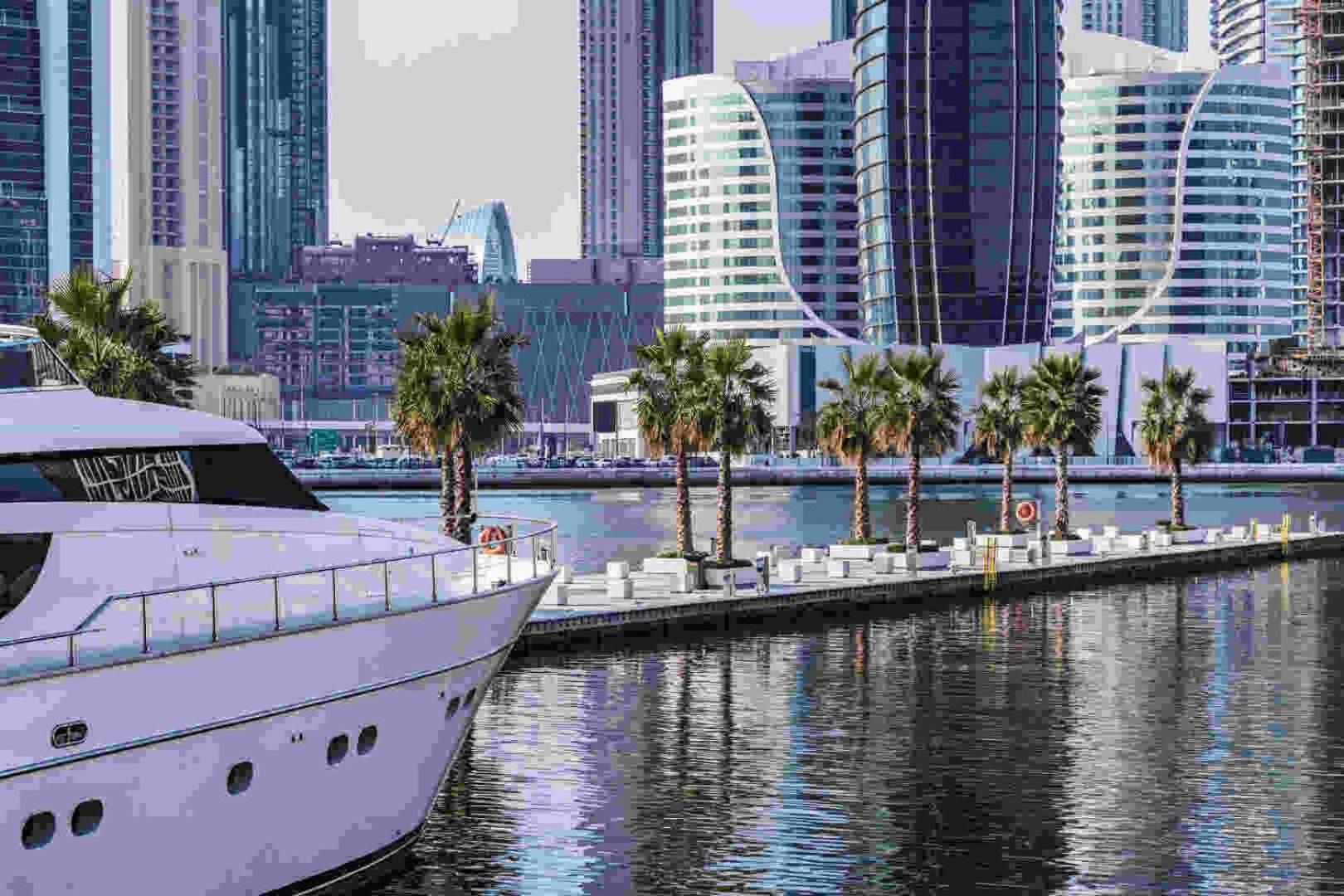 Apartment Success Luxury - 5 Min Away Marina Corniche - Free Housekeeping Provided Everyday-24-7 Staff Available For Services