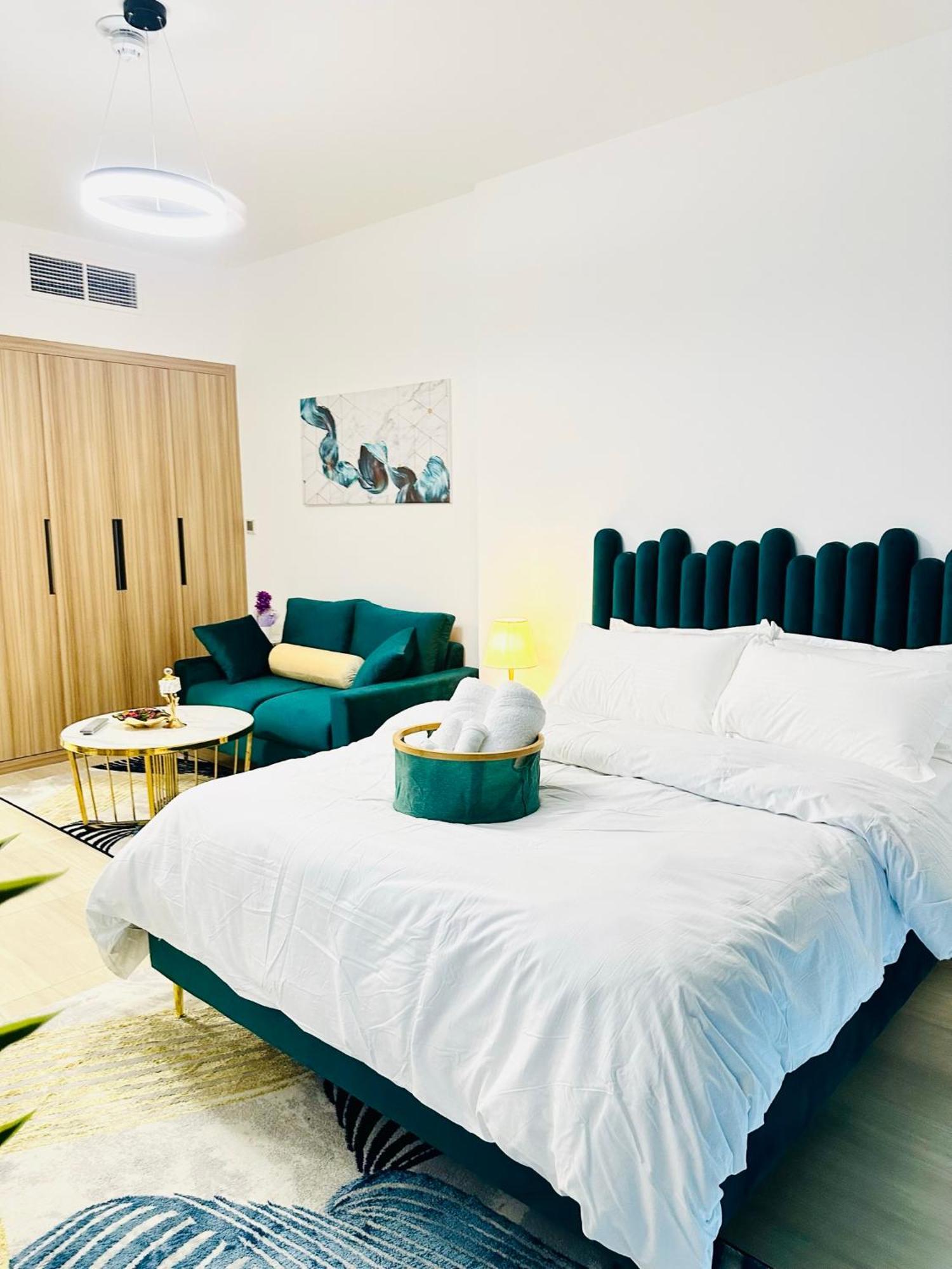 Cozy In Jumeirah Village Circle Apartment *