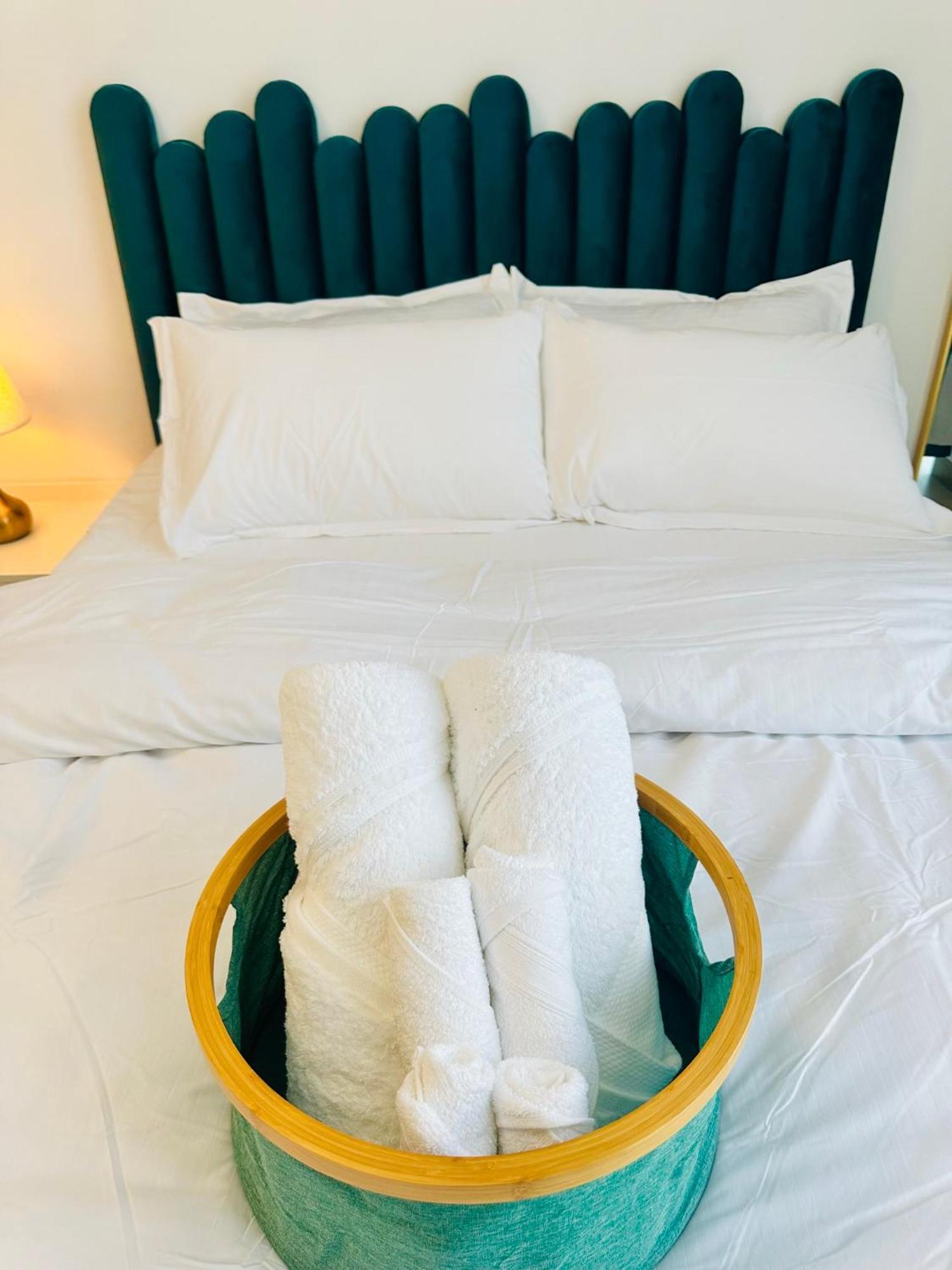 Cozy In Jumeirah Village Circle Apartment Dubai