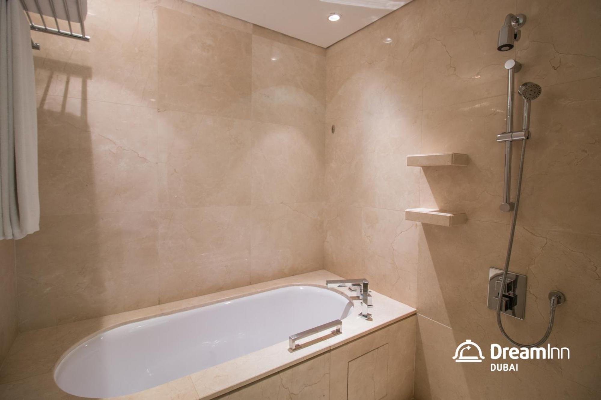 Dream Apartments- Premium 1br Connected To Marina Mall Apartment