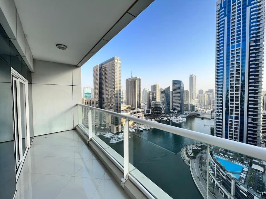 Apartment Stylish Space With Balcony Facing The Marina! Dubai