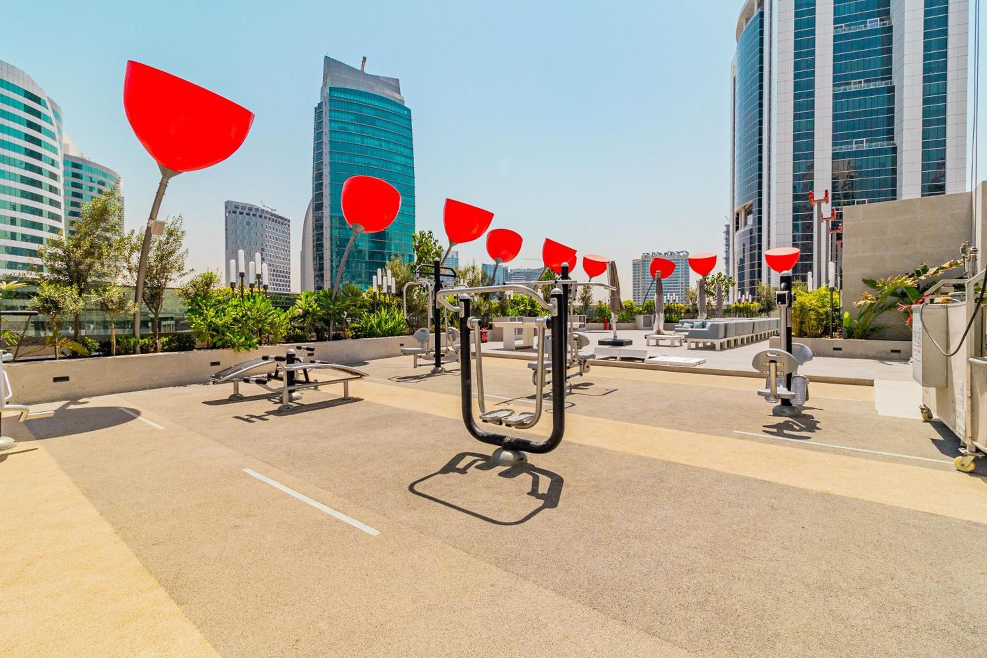 Apartment Chic With Balcony 5 Mins Walk To Mall