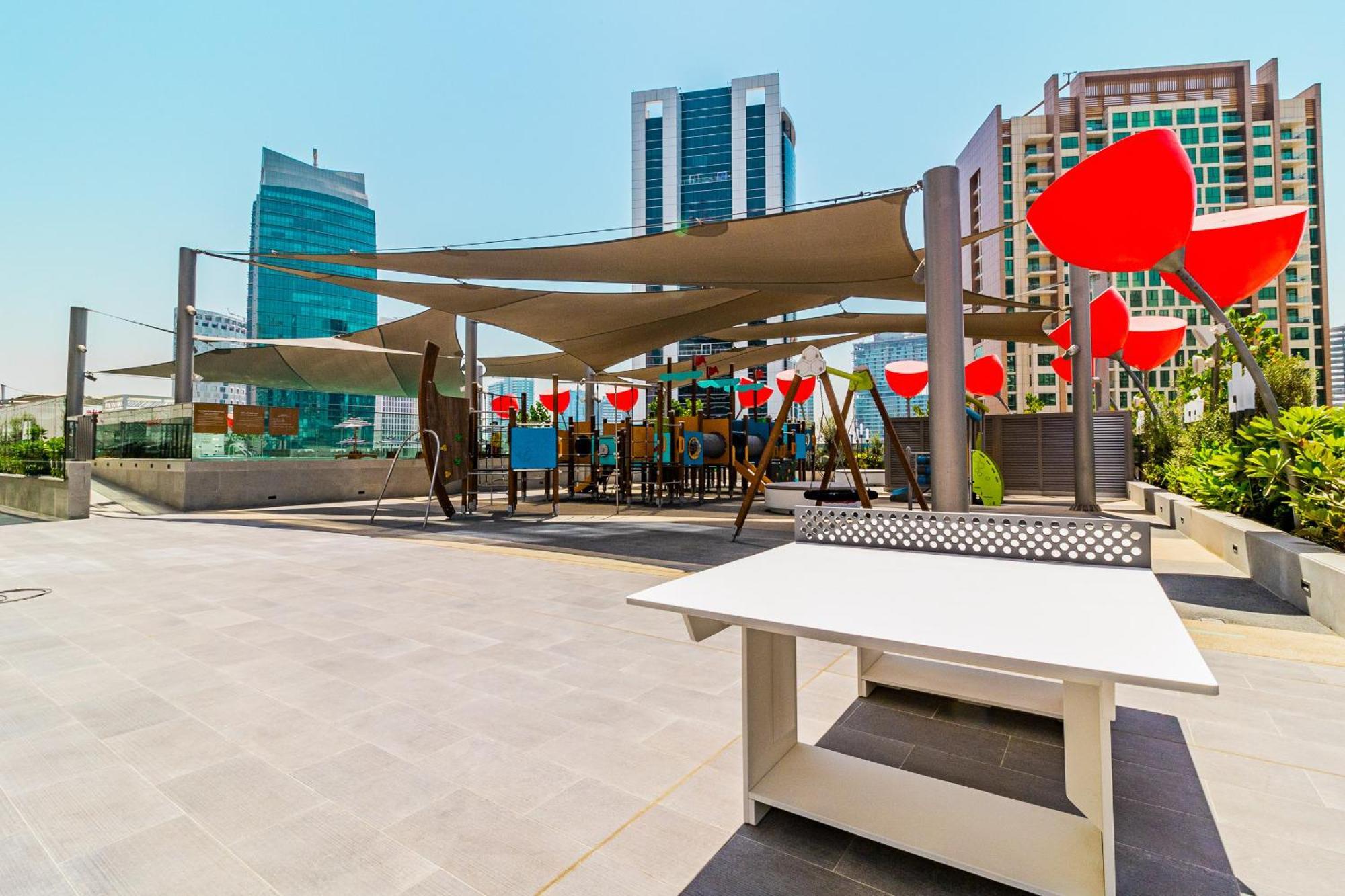 Chic With Balcony 5 Mins Walk To Mall *