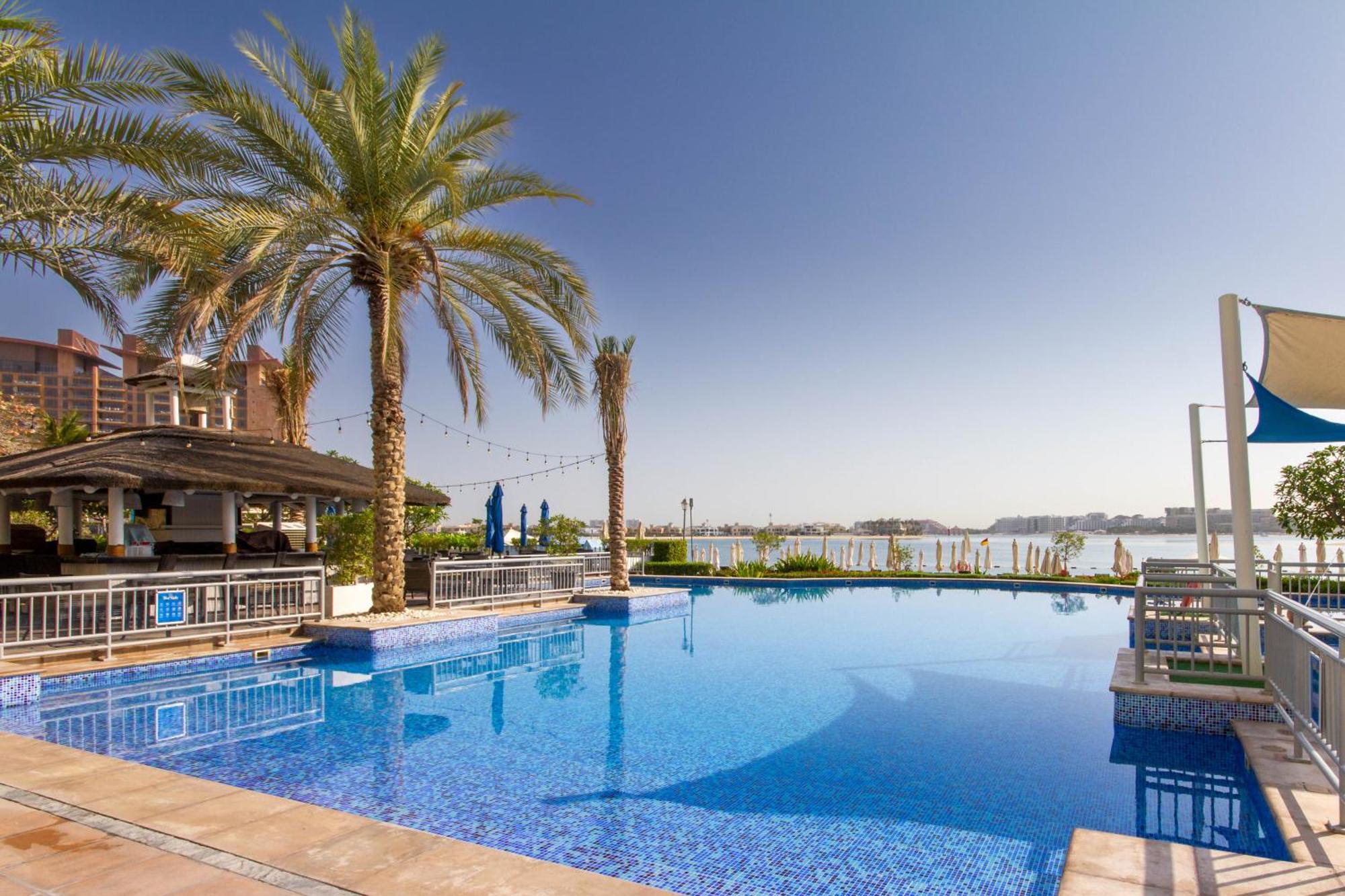 Bespoke Homes - Palm Jumeirah- 1 Bedroom Sea View With Pool & Access, Al Haseer Apartment