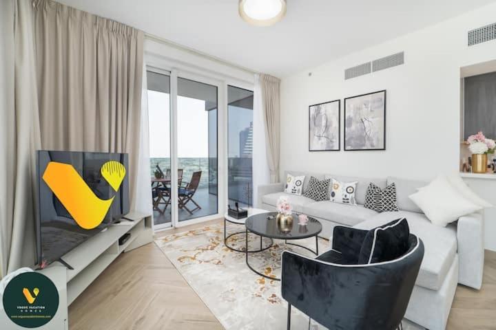 Apartment Vogue Al Wasl 1 West 13th Floor With Large Balcony For View Of Sheikh Zaid Road And One Za'abeel Tower And Burj Khalifa, Walkable To Metro With Easy Access To Sheikh Zayed Road & World Trade Centre *