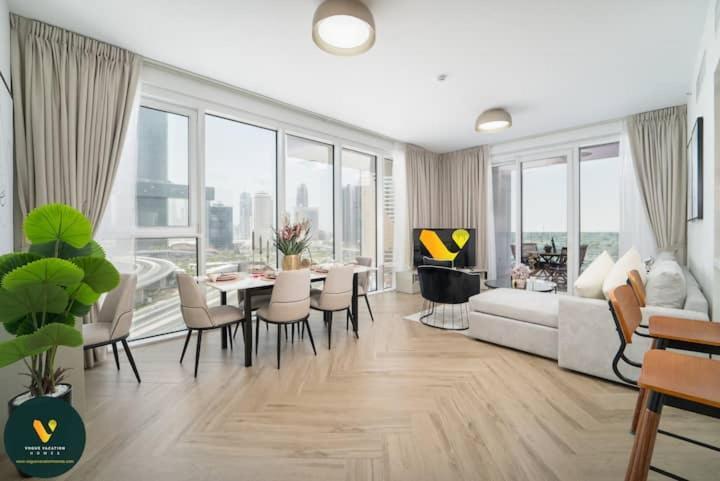 Apartment Vogue Al Wasl 1 West 13th Floor With Large Balcony For View Of Sheikh Zaid Road And One Za'abeel Tower And Burj Khalifa, Walkable To Metro With Easy Access To Sheikh Zayed Road & World Trade Centre *