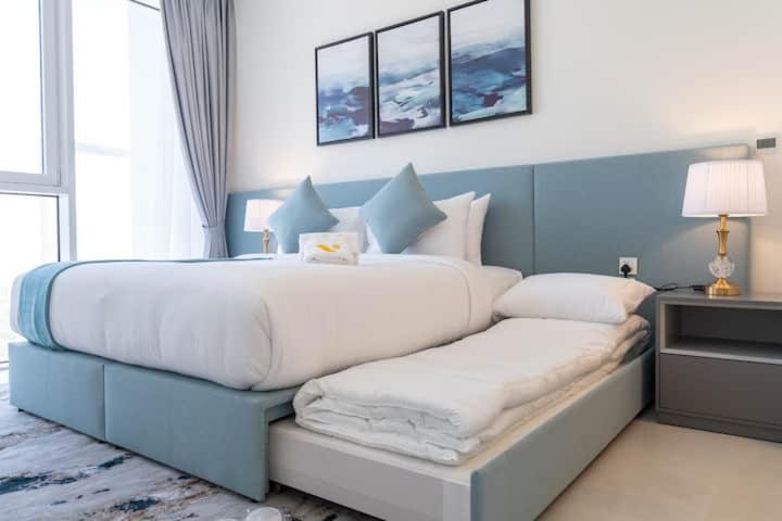 Vogue Al Wasl 1 West 13th Floor With Large Balcony For View Of Sheikh Zaid Road And One Za'abeel Tower And Burj Khalifa, Walkable To Metro With Easy Access To Sheikh Zayed Road & World Trade Centre * Dubai