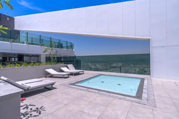 Vogue Al Wasl 1 West 13th Floor With Large Balcony For View Of Sheikh Zaid Road And One Za'abeel Tower And Burj Khalifa, Walkable To Metro With Easy Access To Sheikh Zayed Road & World Trade Centre Apartment *